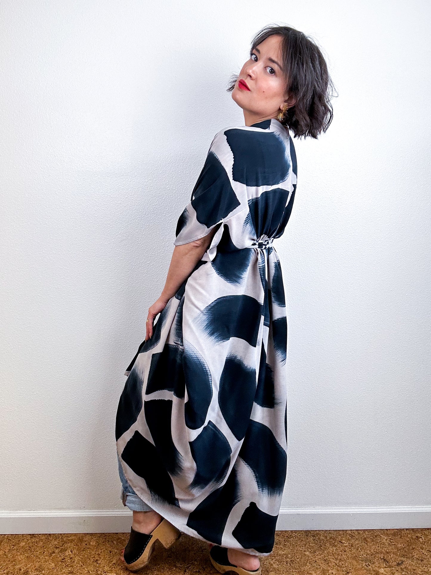 Hand-Dyed High Low Kimono Shell Black Brush