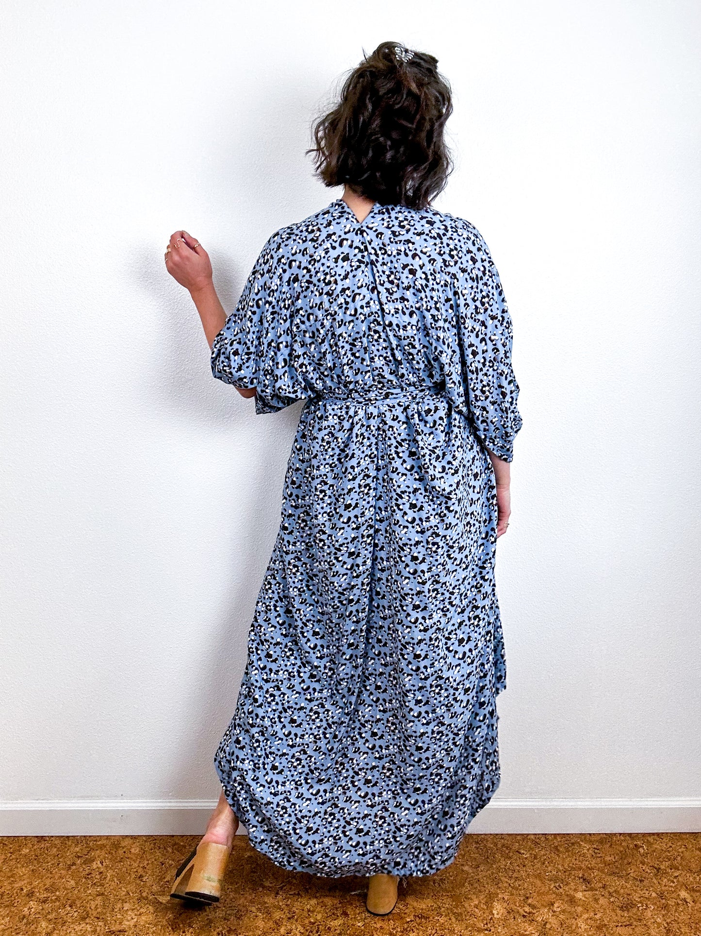Print High Low Kimono Blue Leopard Challis