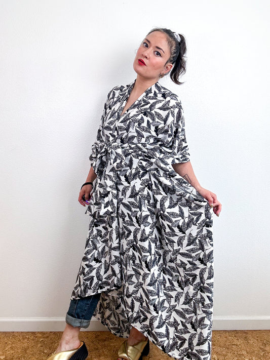 Print High Low Kimono Black White Feathers Crinkle Challis