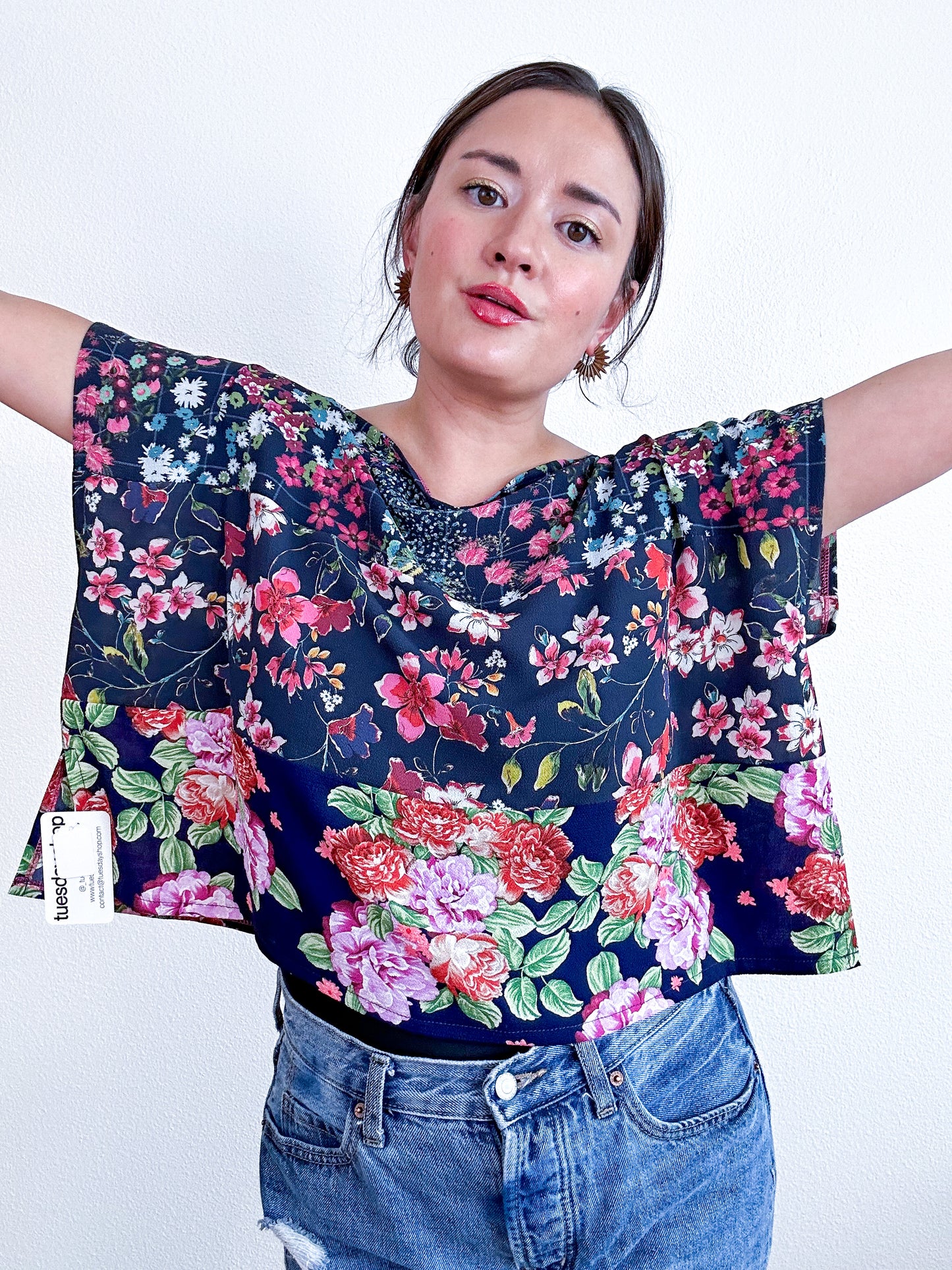 Scrappy Crop Navy Floral Mix