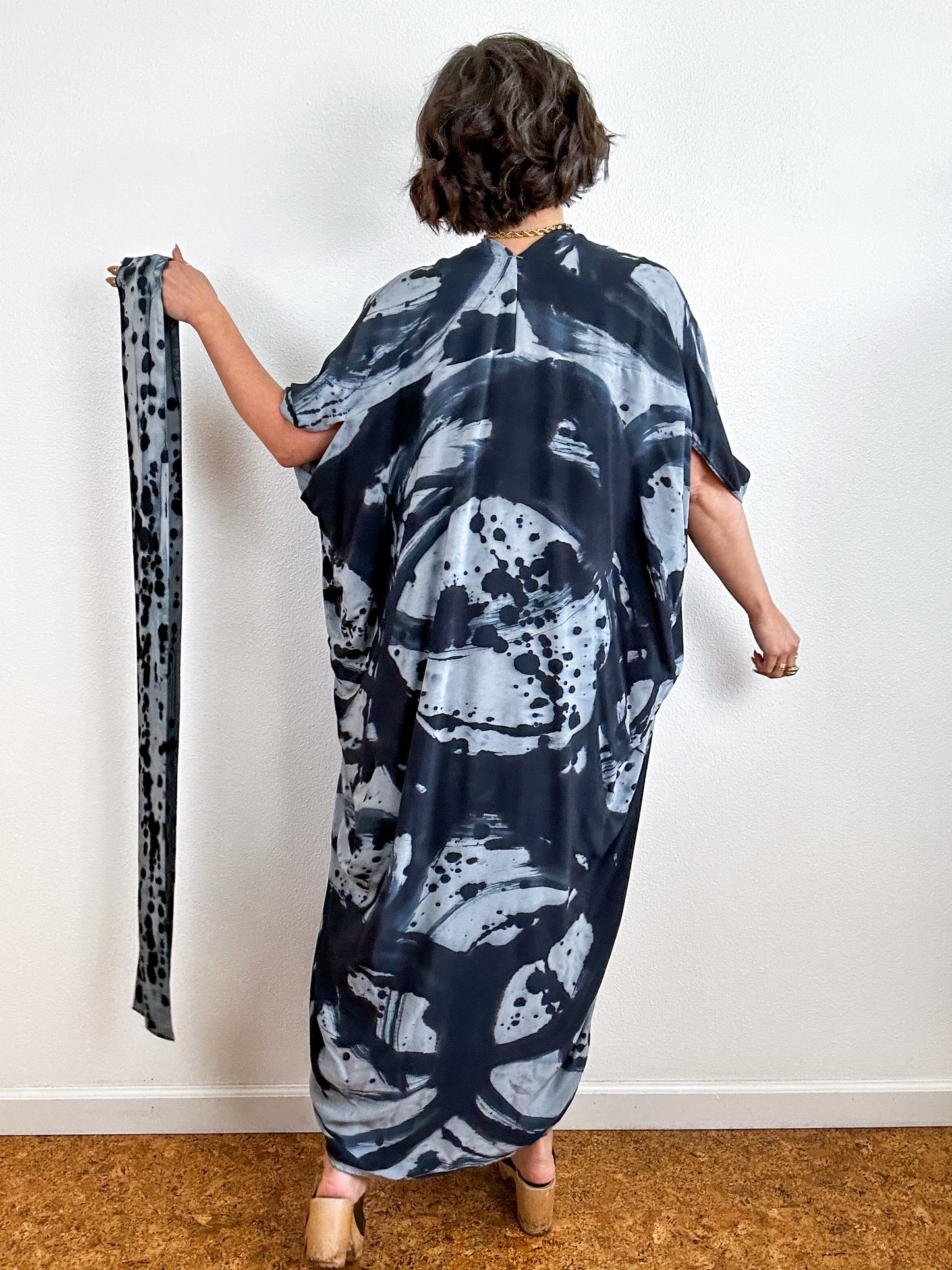 Hand-Dyed High Low Kimono Grey Black Sumi