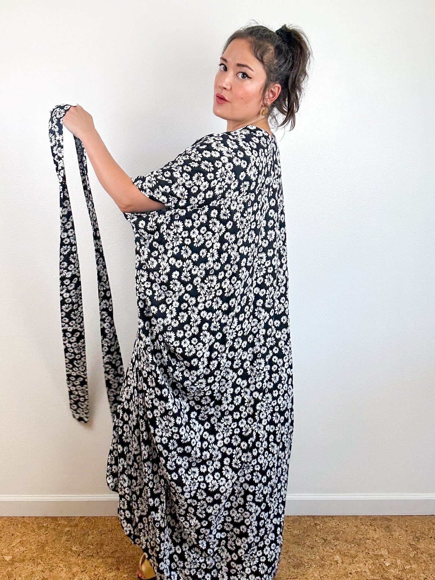 Print High Low Kimono Black White Daisy Challis