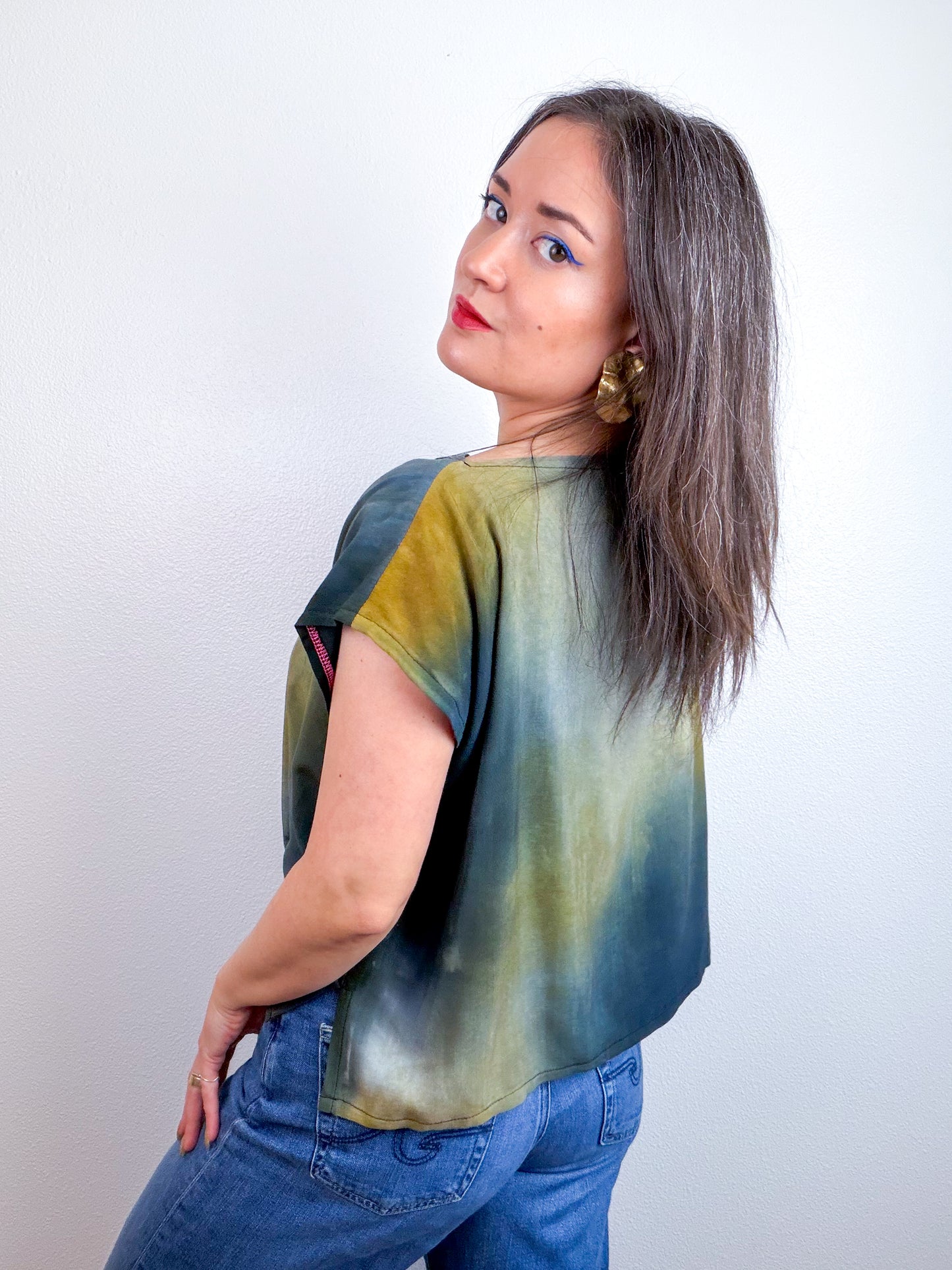 Hand-Dyed Bamboo Flip Crop Raven Bronze Gradient