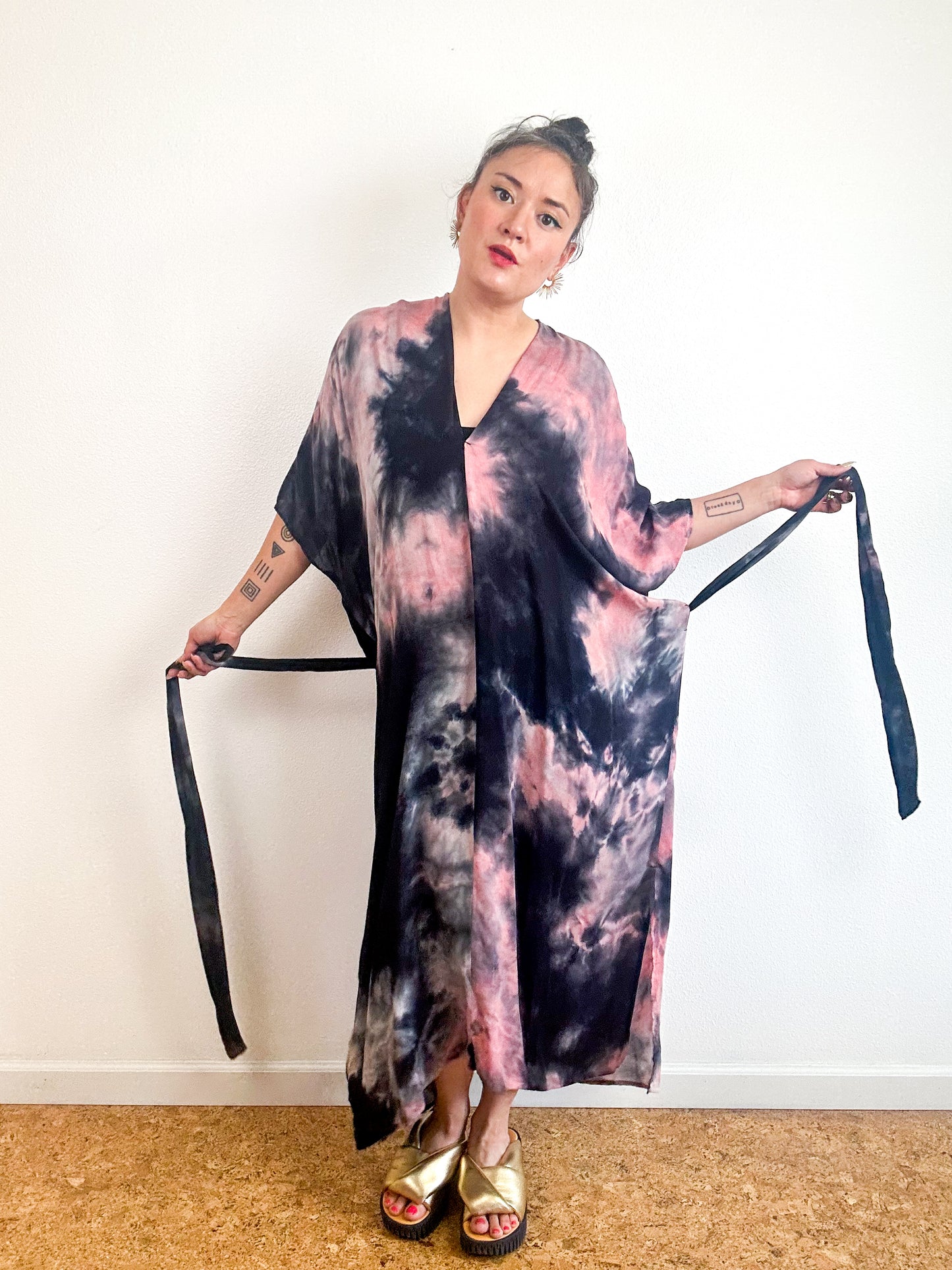 Hand-Dyed Bamboo Tie Caftan Coral Blacl Watercolor