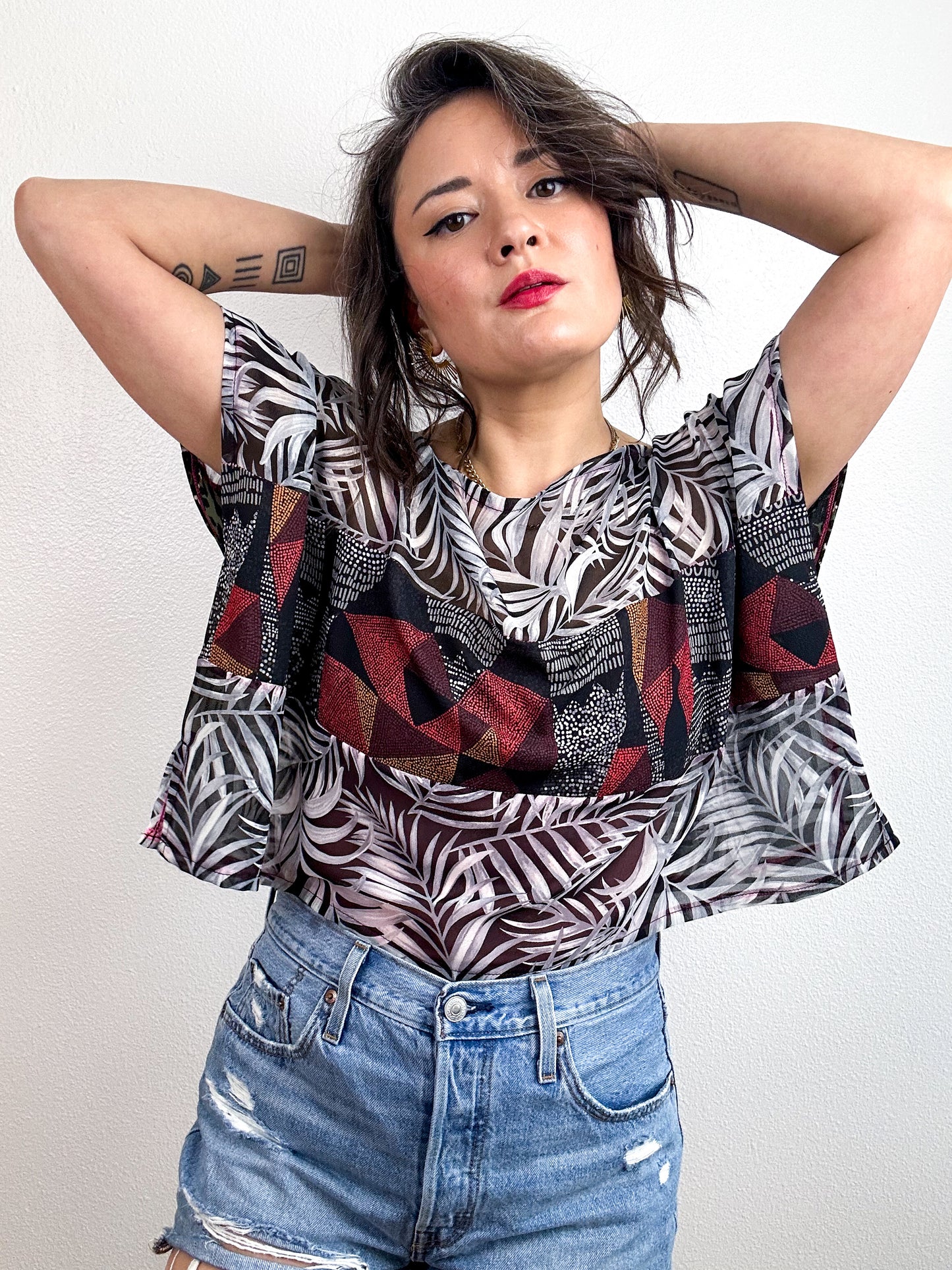 Scrappy Crop Grey Palms Leopard