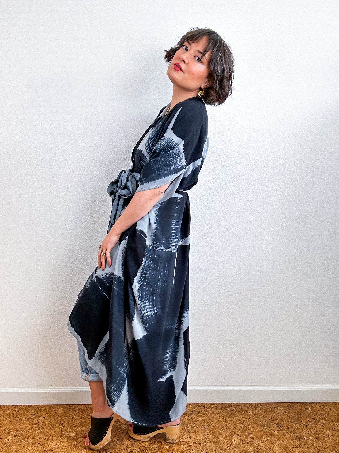 Hand-Dyed High Low Kimono Gray Black Arc