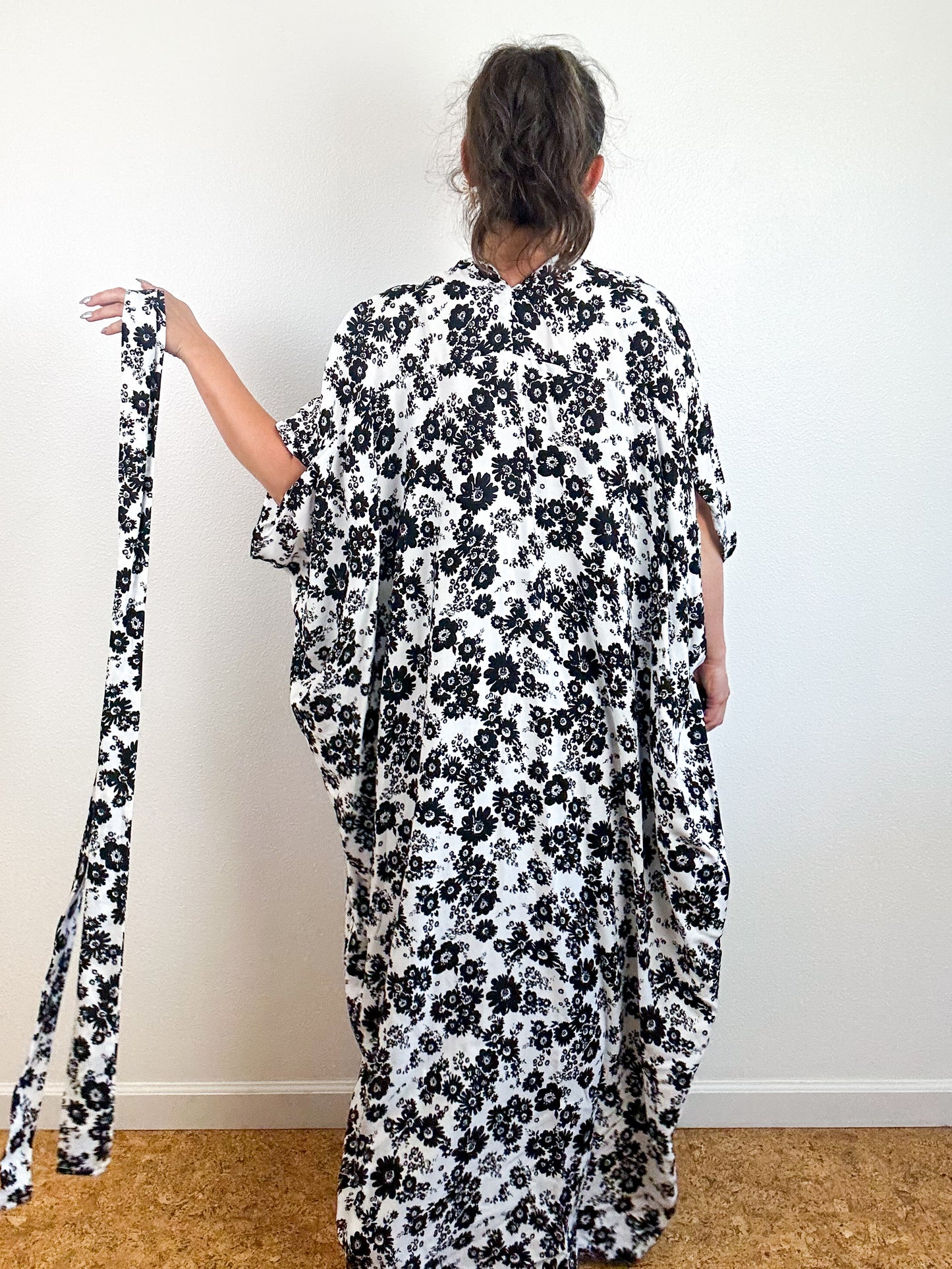 Print High Low Kimono White Black Daisy Challis