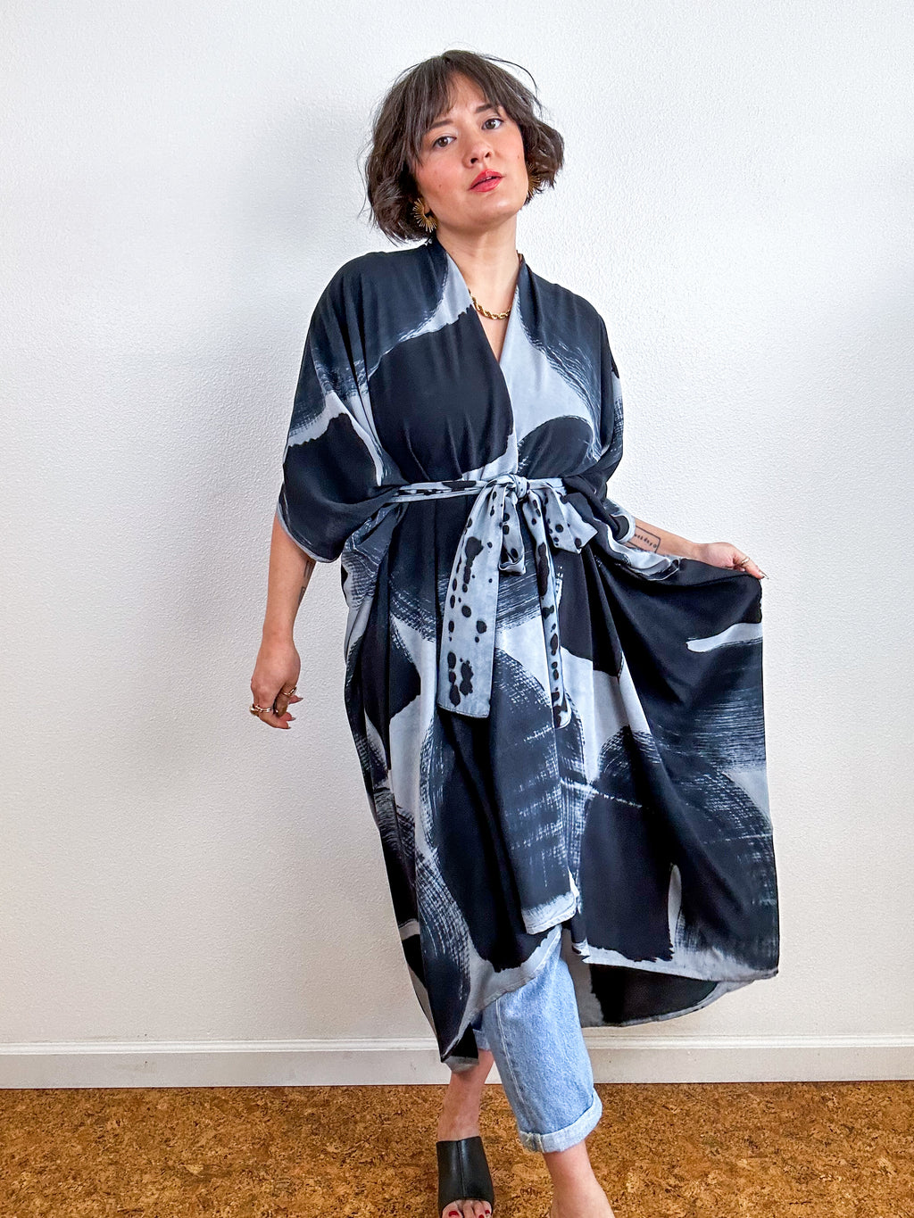 Hand-Dyed High Low Kimono Gray Black Arc