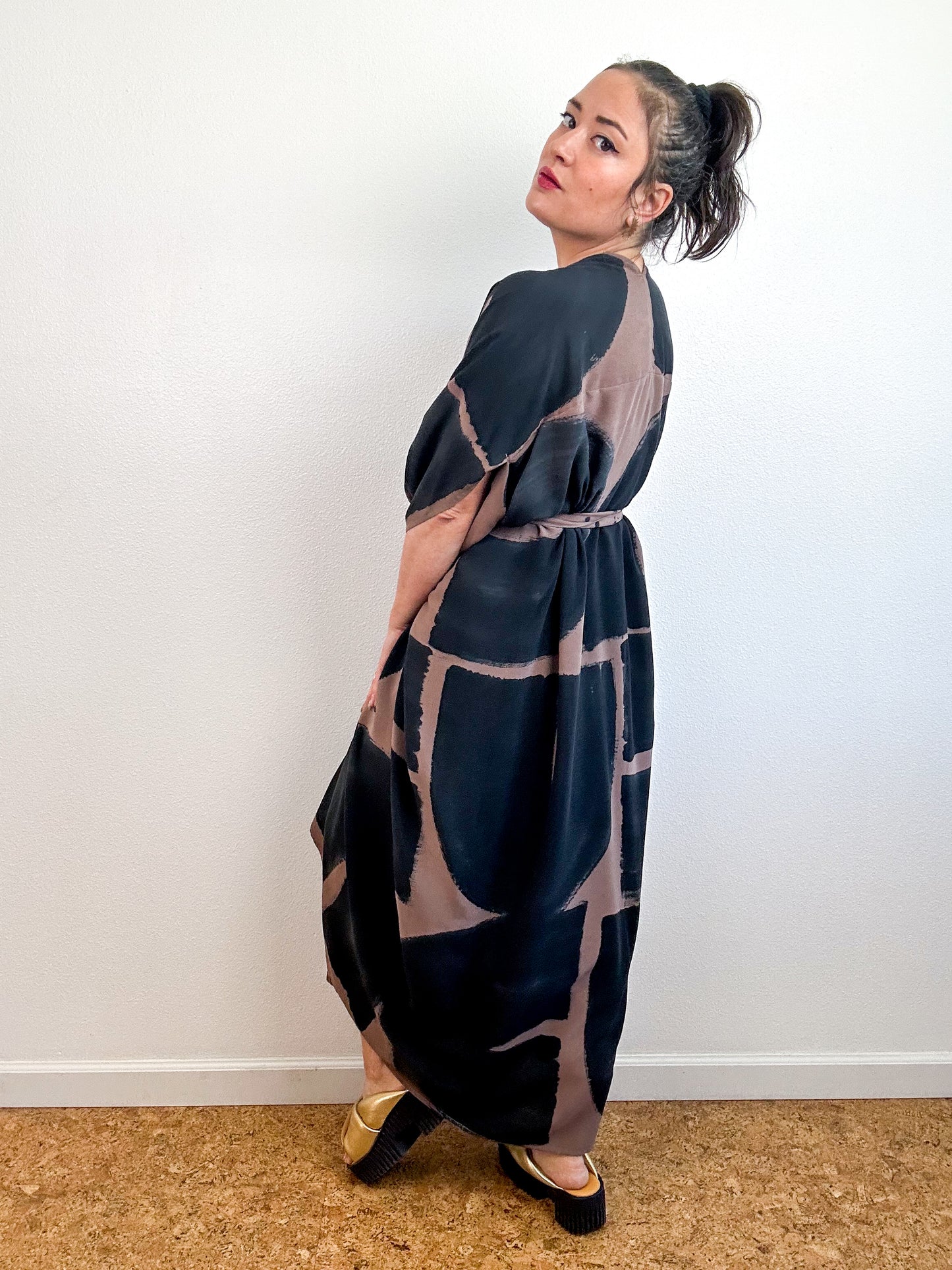 Hand-Dyed High Low Kimono Cocoa Black Arc