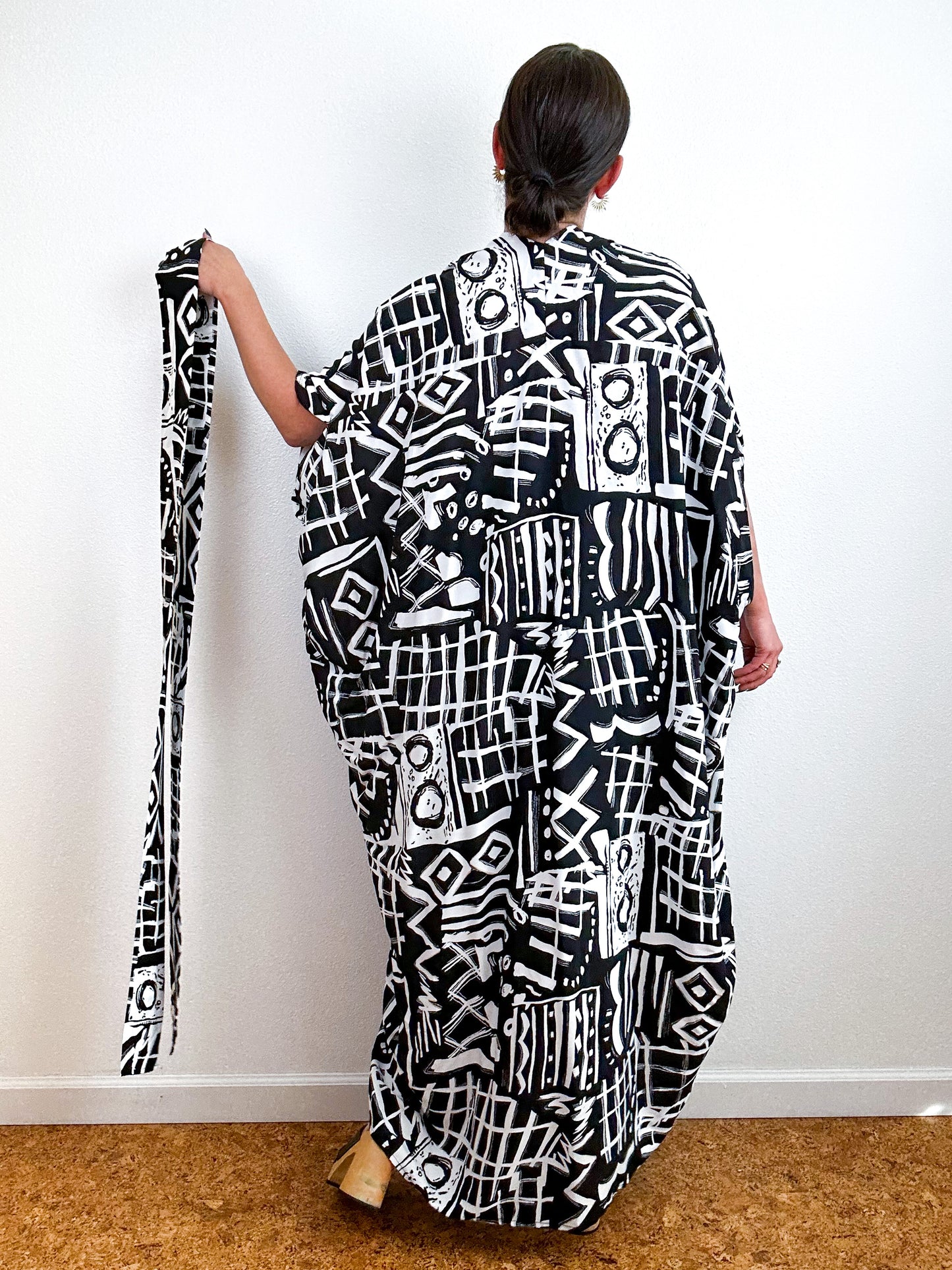 Print High Low Kimono Black White Sketches Challis