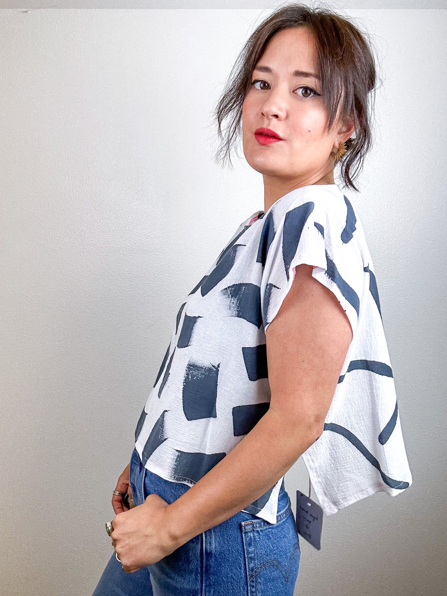 Hand-Dyed Flip Crop Graphite White Swizzle Brush