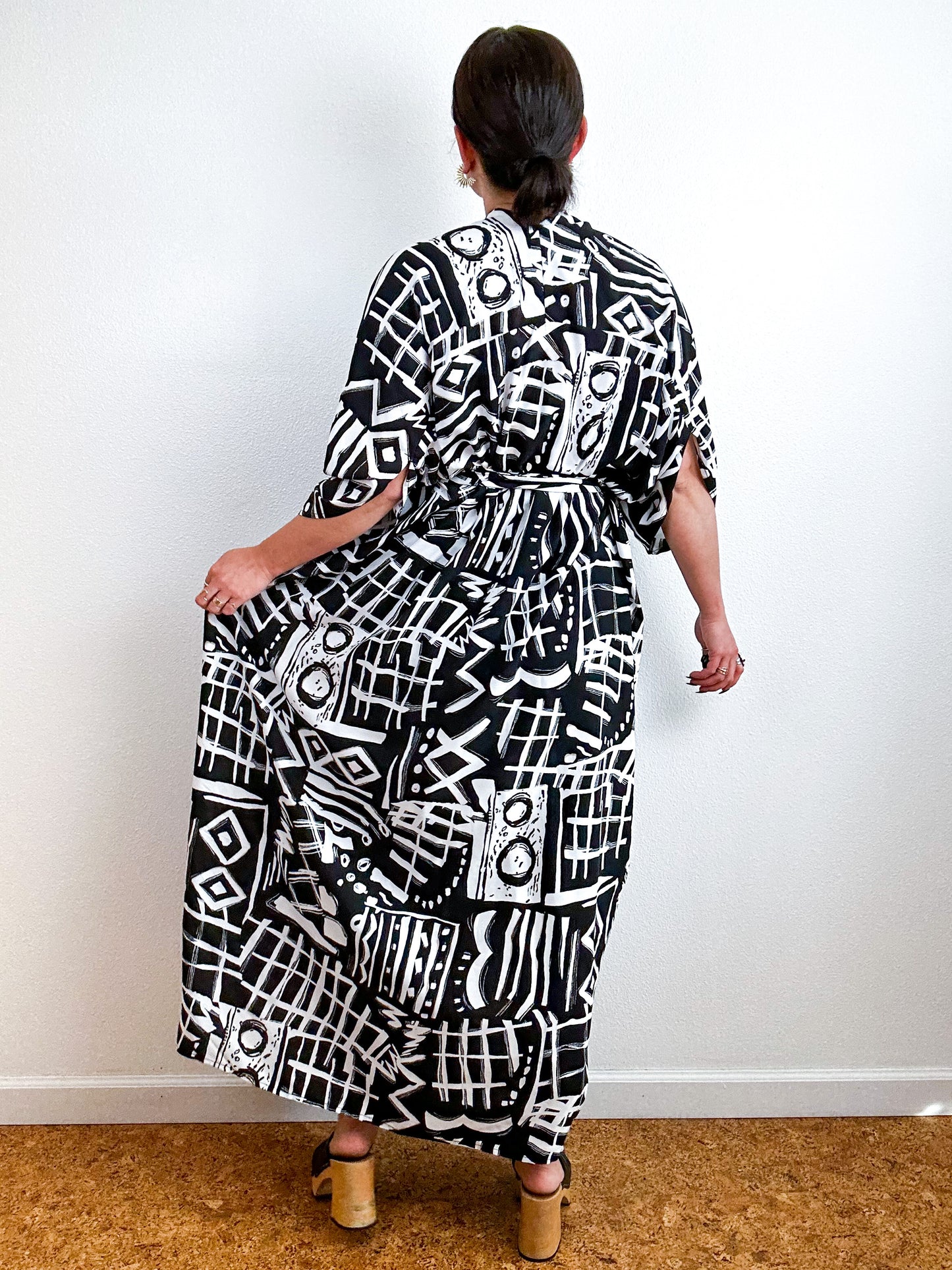 Print High Low Kimono Black White Sketches Challis