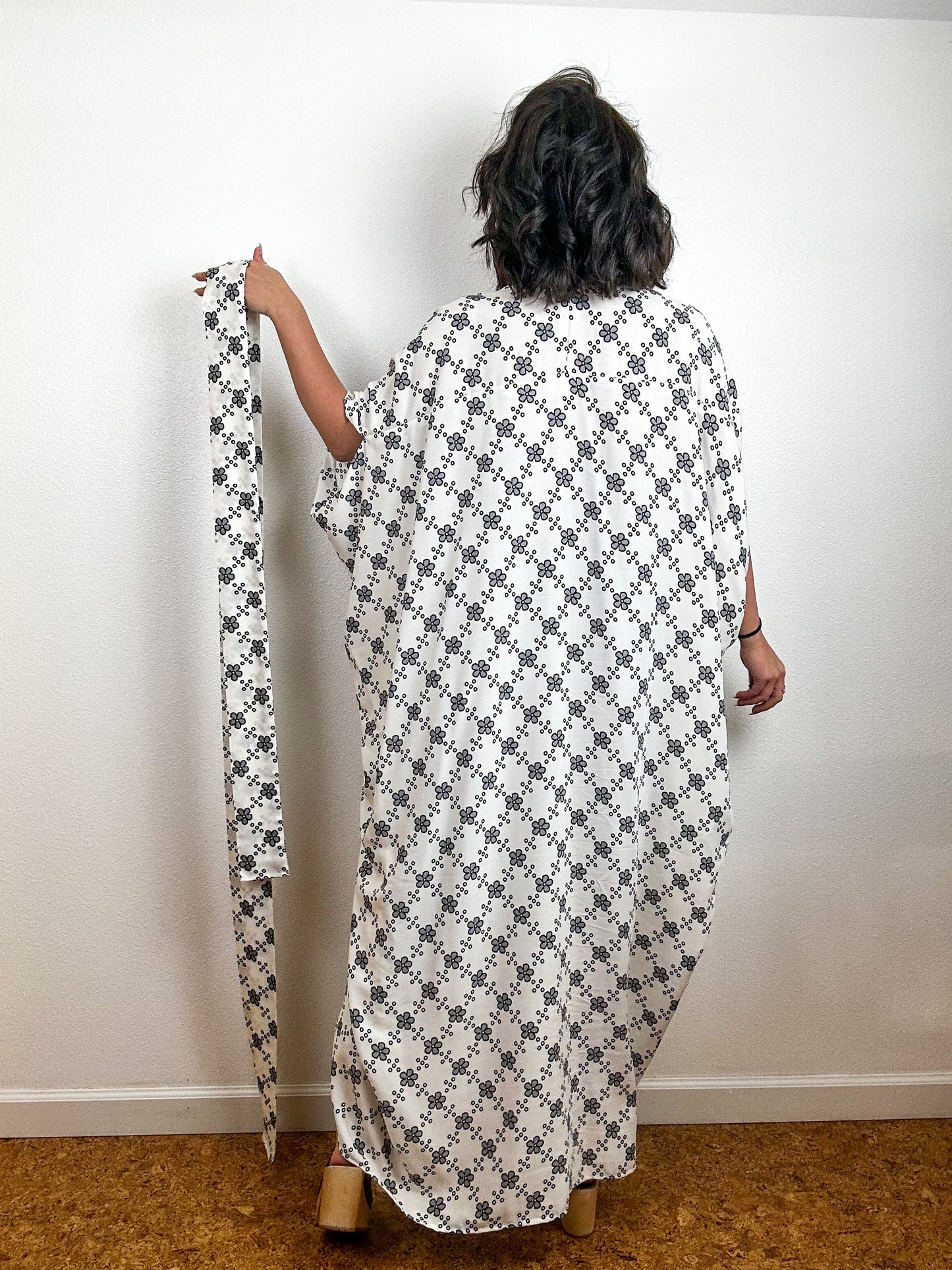 Print High Low Kimono Ivory Grey Eyelet Challis
