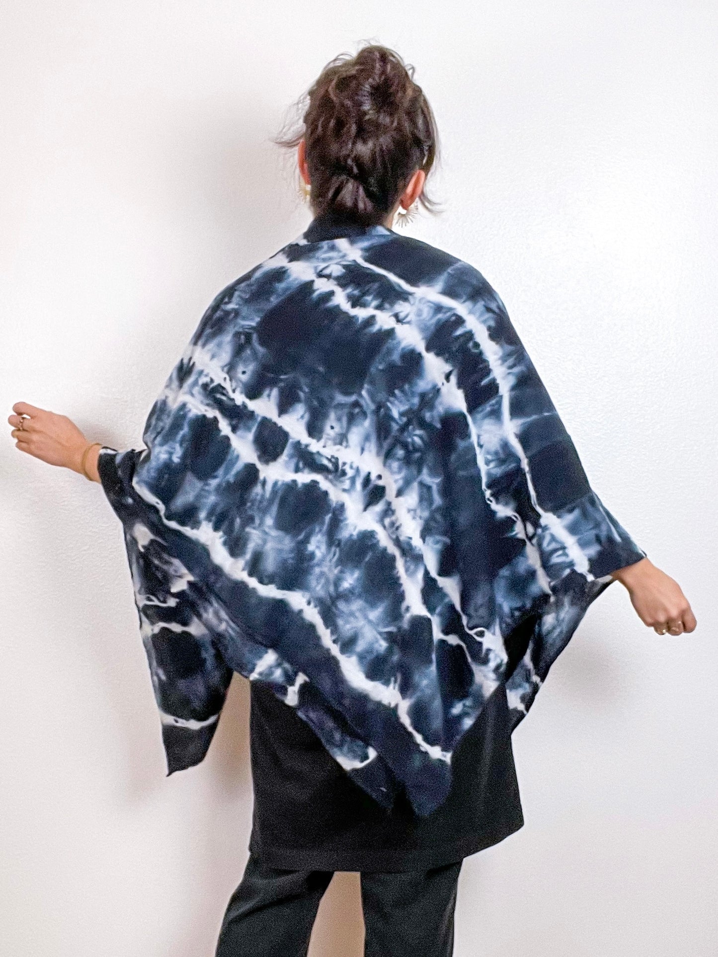 Hand-Dyed Gauze Blanket Scarf Black Lines