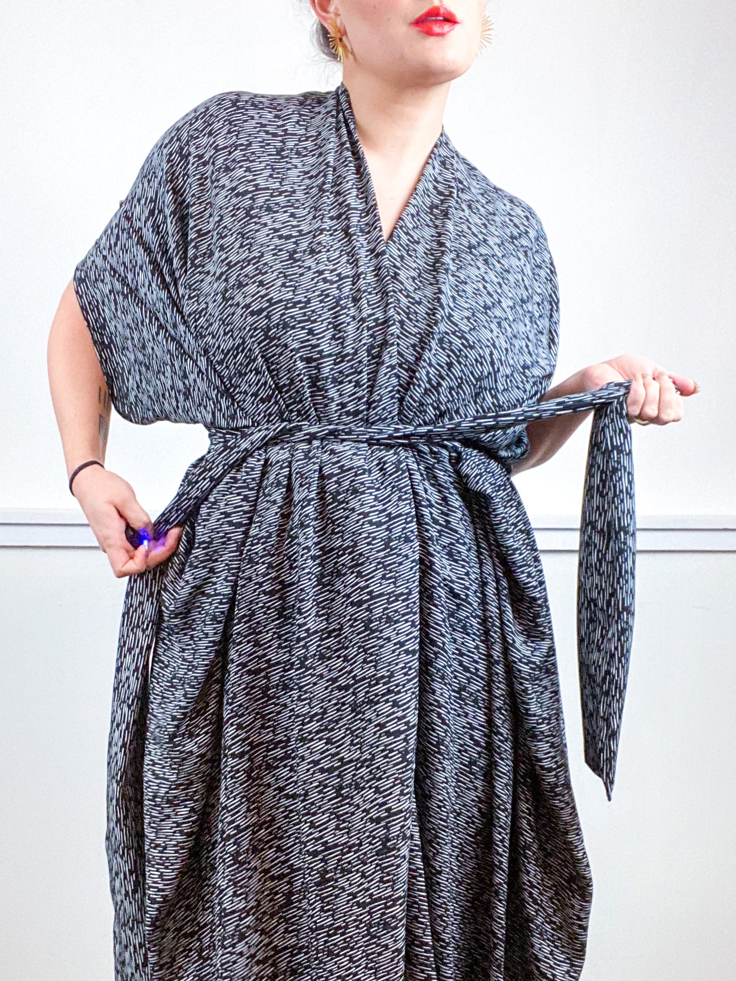 Print High Low Kimono White Black Lines Challis
