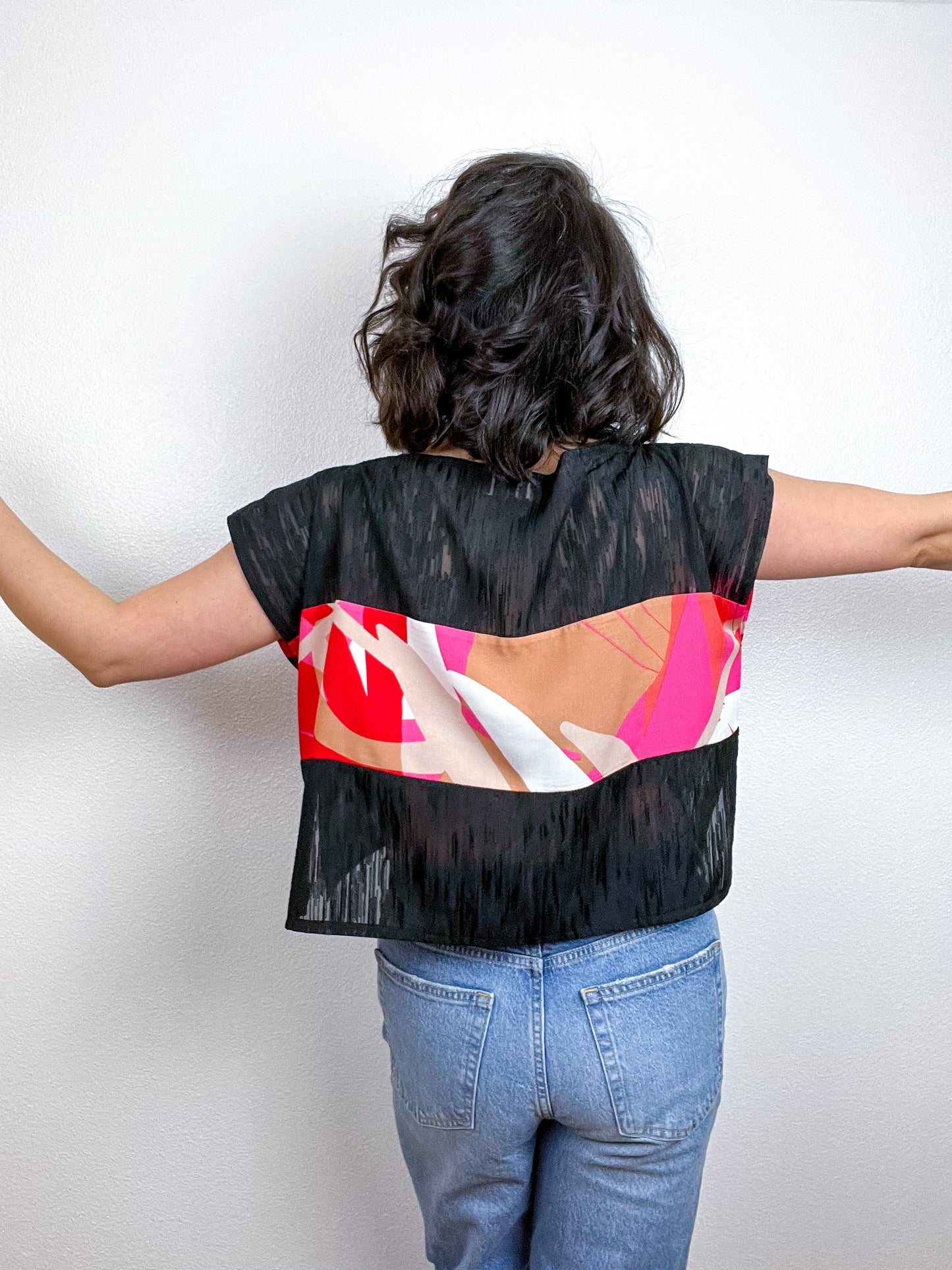 Scrappy Crop Black Pink Red