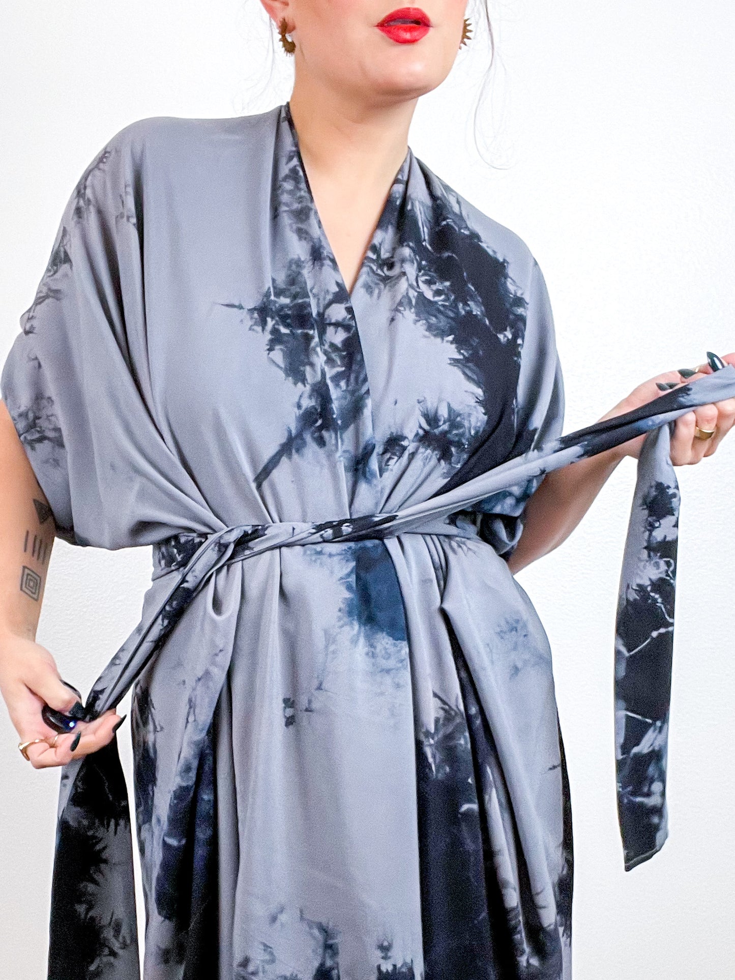 Hand-Dyed High Low Kimono Grey Black Tie