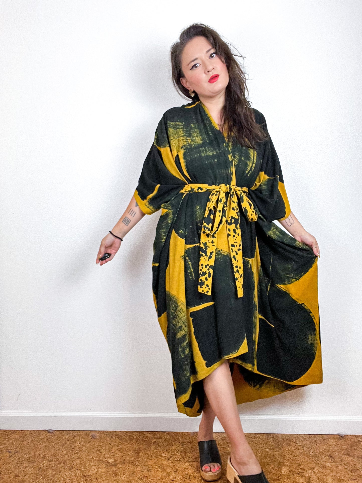 Hand-Dyed High Low Kimono Brass Black Brushstroke