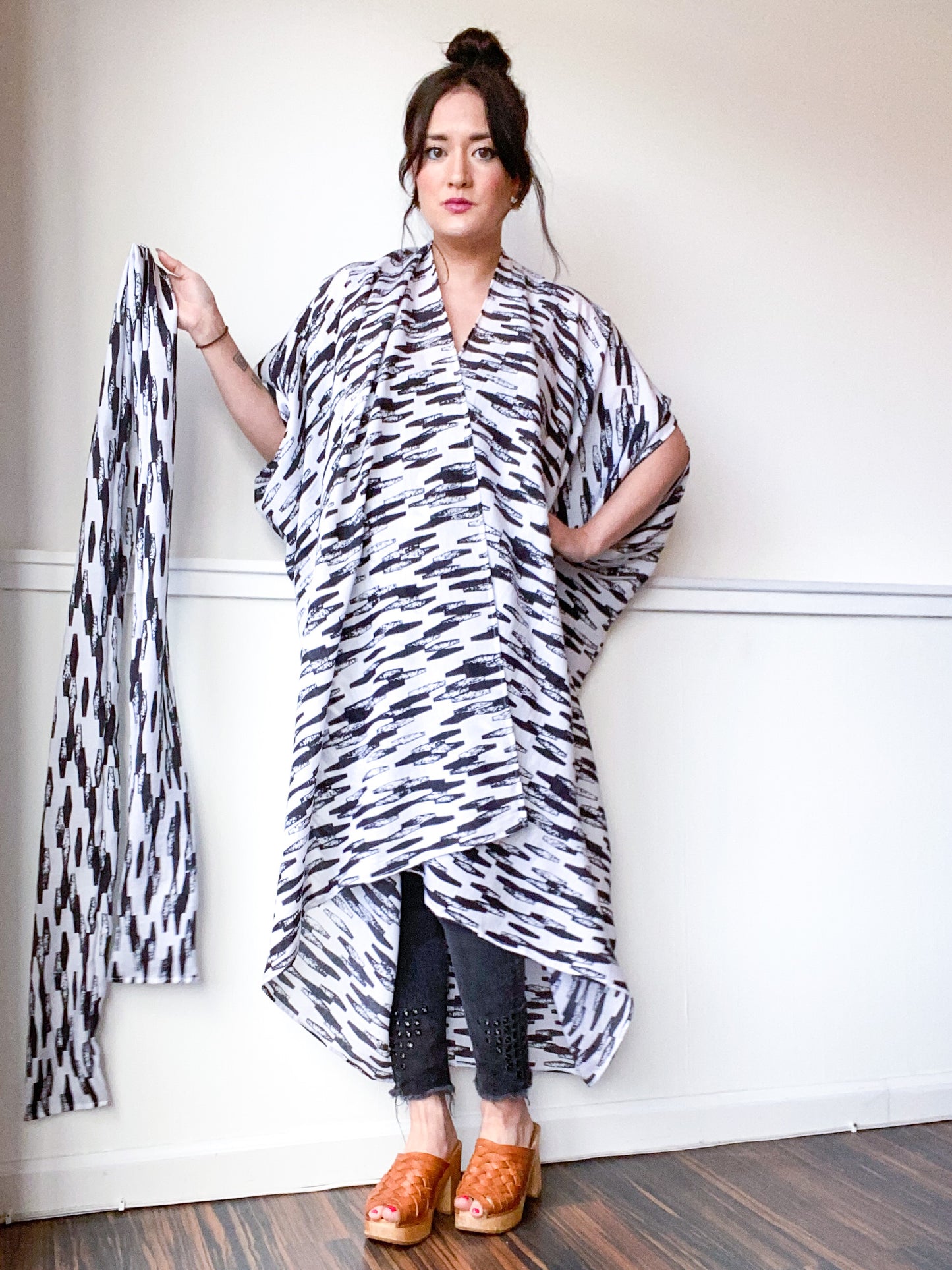 Print High Low Kimono Black White Lines