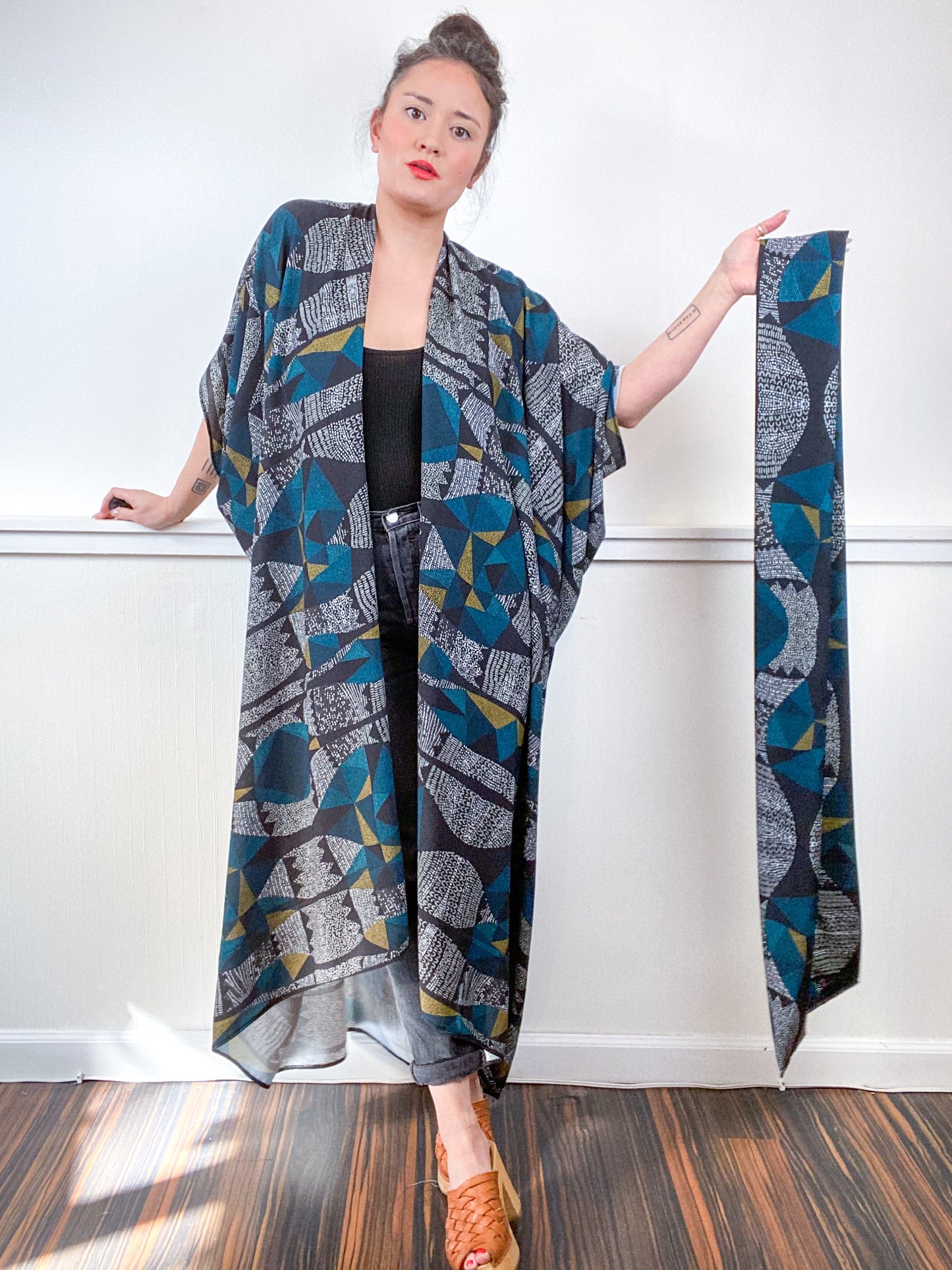 Print High Low Kimono Black White Green Graphic Crepe