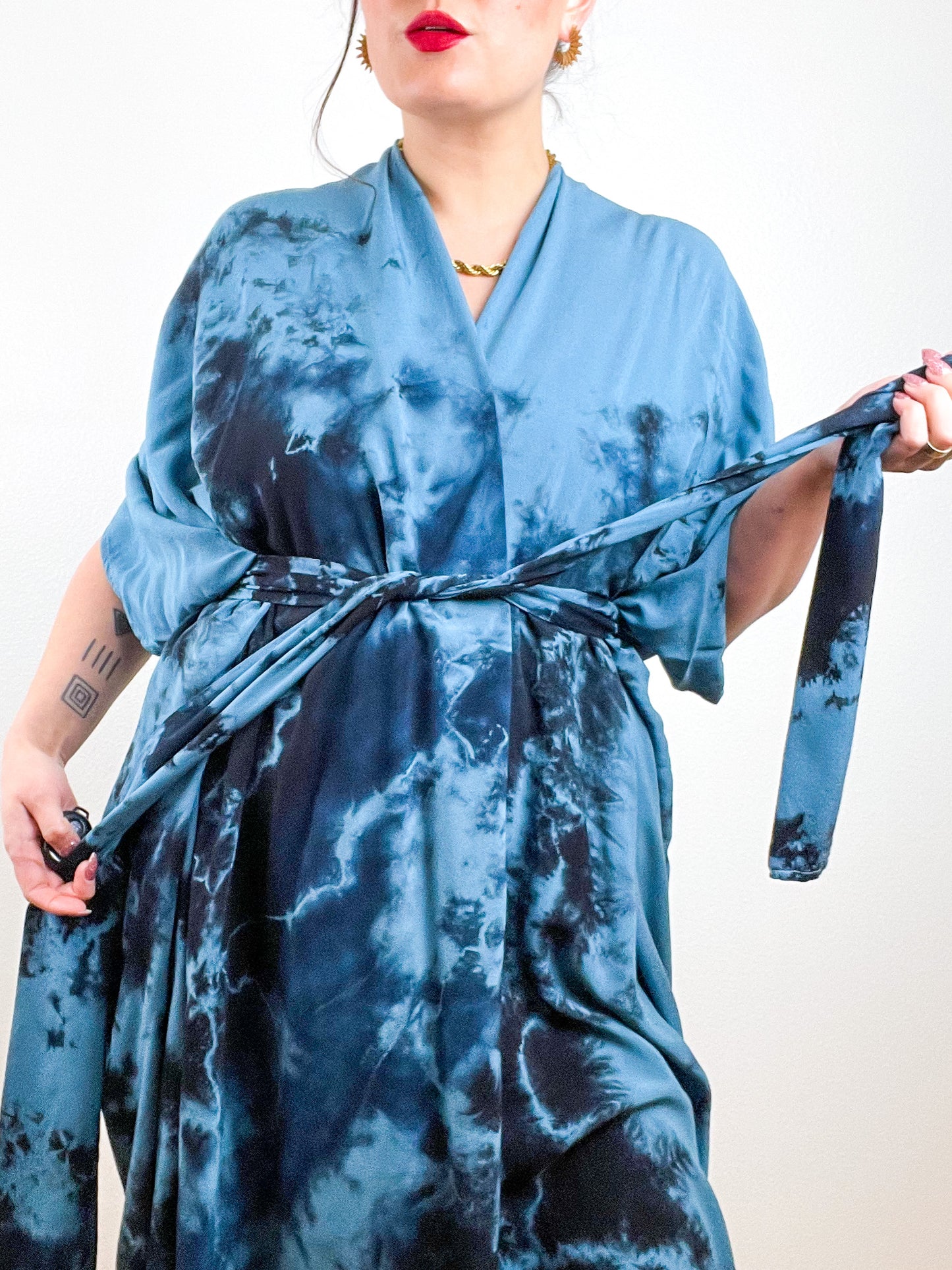 Hand-Dyed High Low Kimono Blue Black Tie