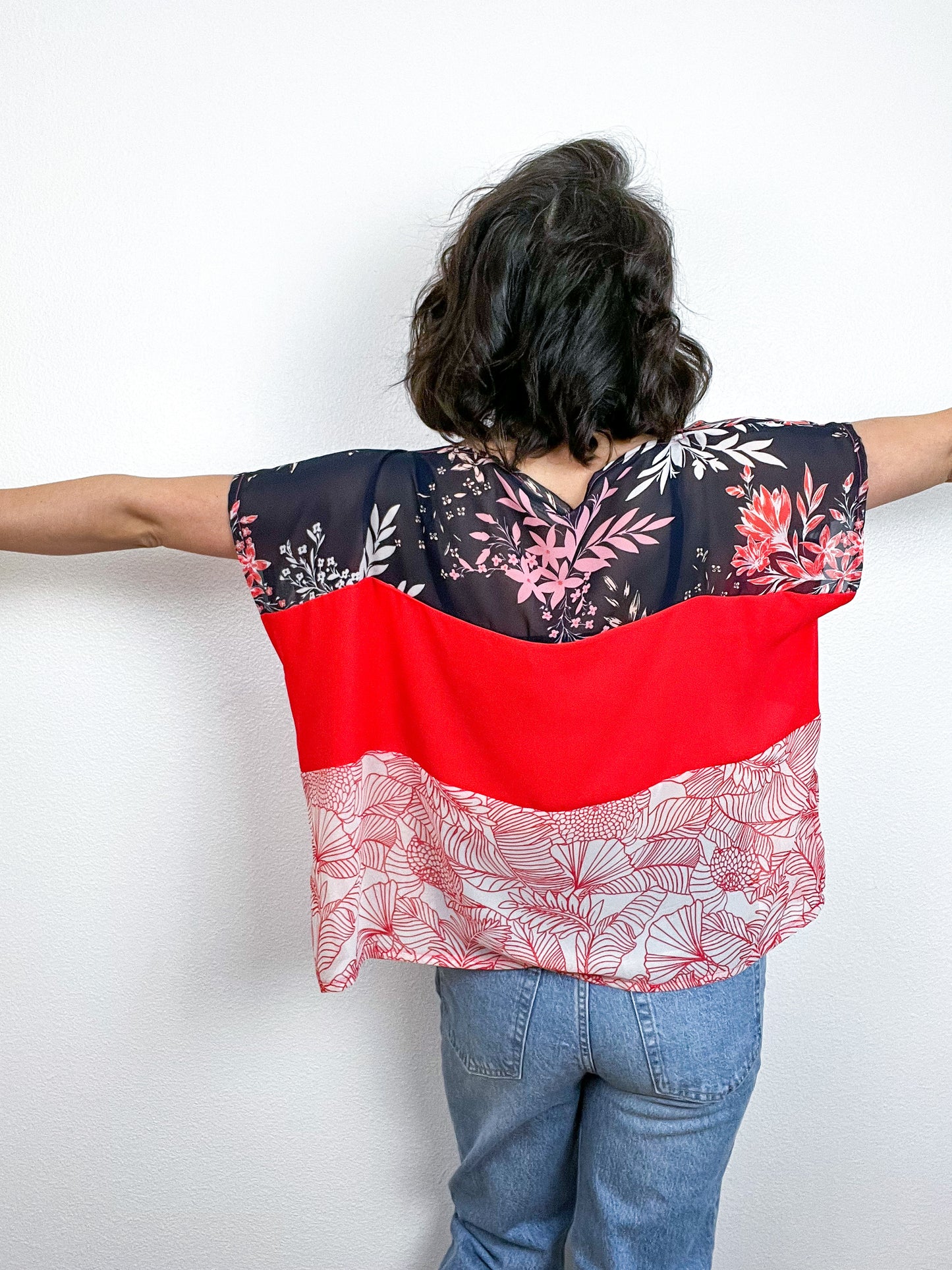 Scrappy Crop Navy Scarlet Floral