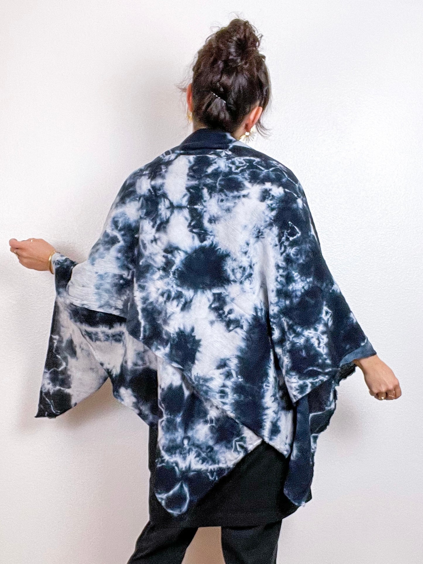 Hand-Dyed Gauze Blanket Scarf Black Tie