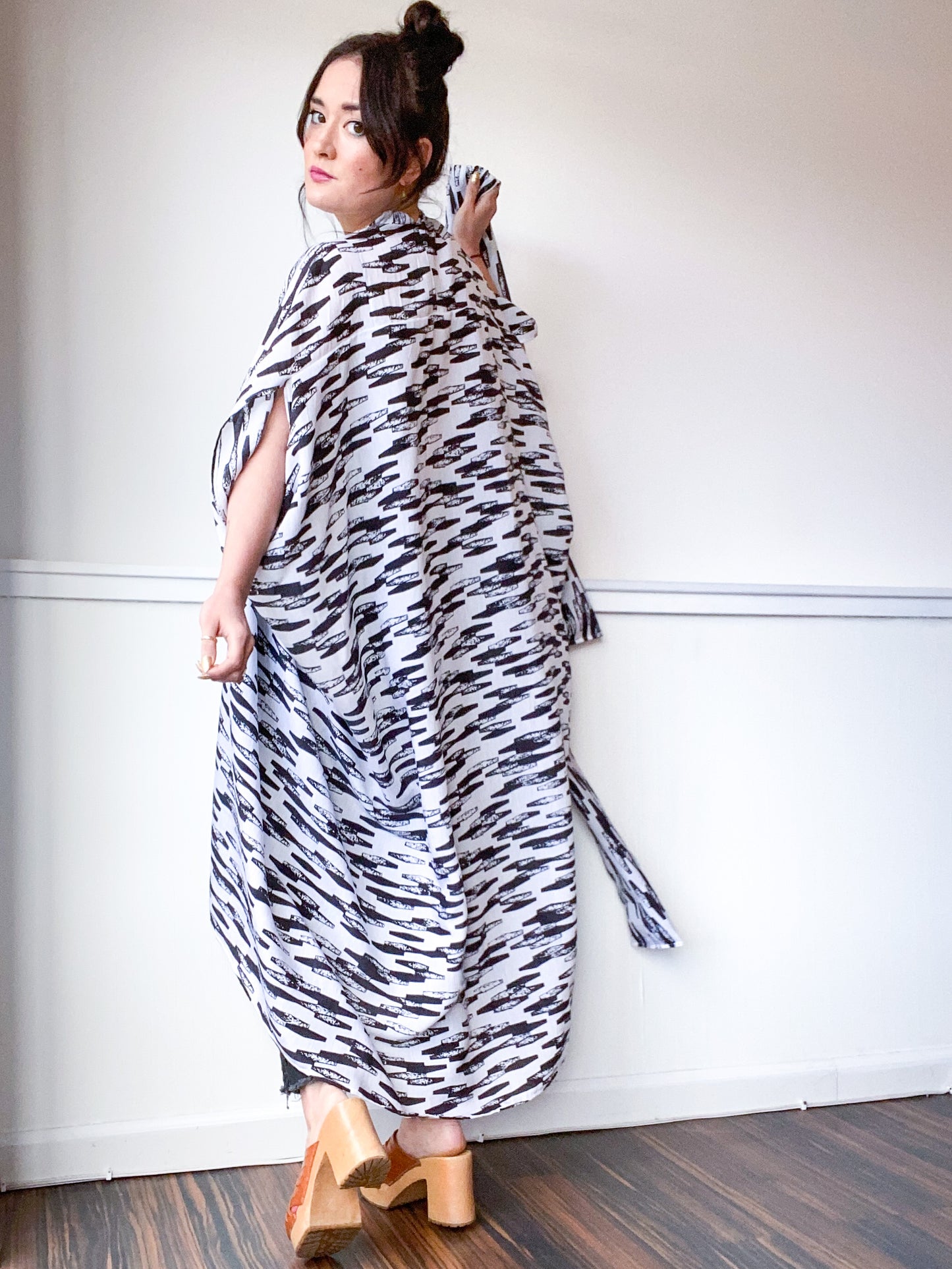 Print High Low Kimono Black White Lines