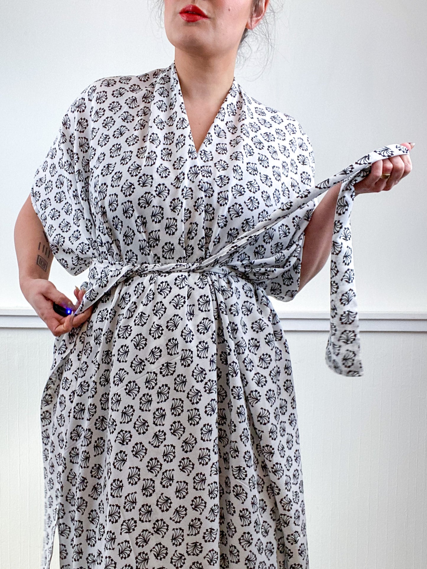 Print High Low Kimono White Black Dandelion Challis
