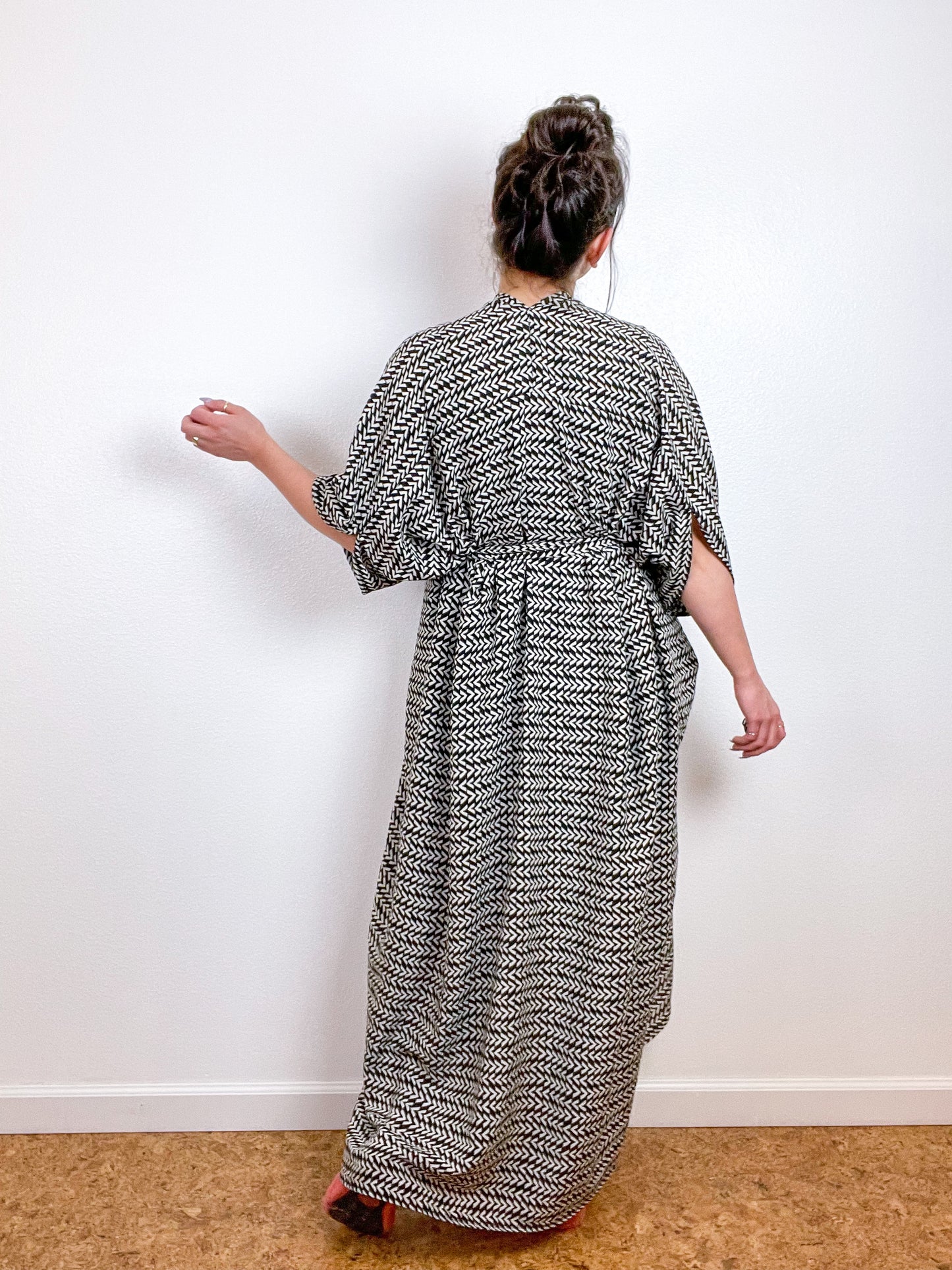 Print High Low Kimono Ivory Black V Rayon Challis