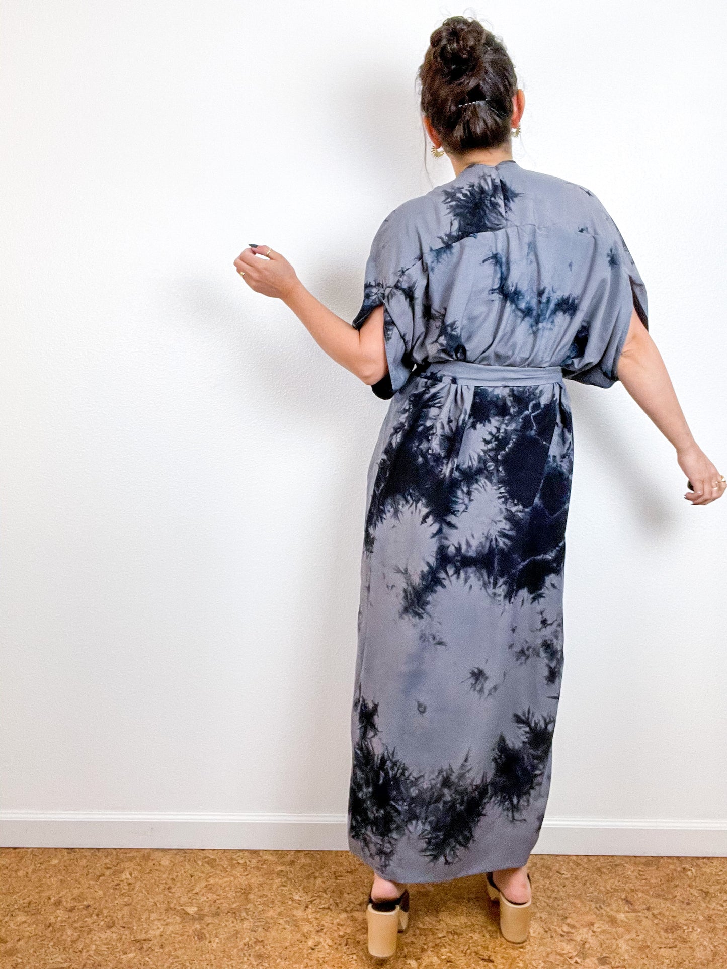 Hand-Dyed High Low Kimono Grey Black Tie
