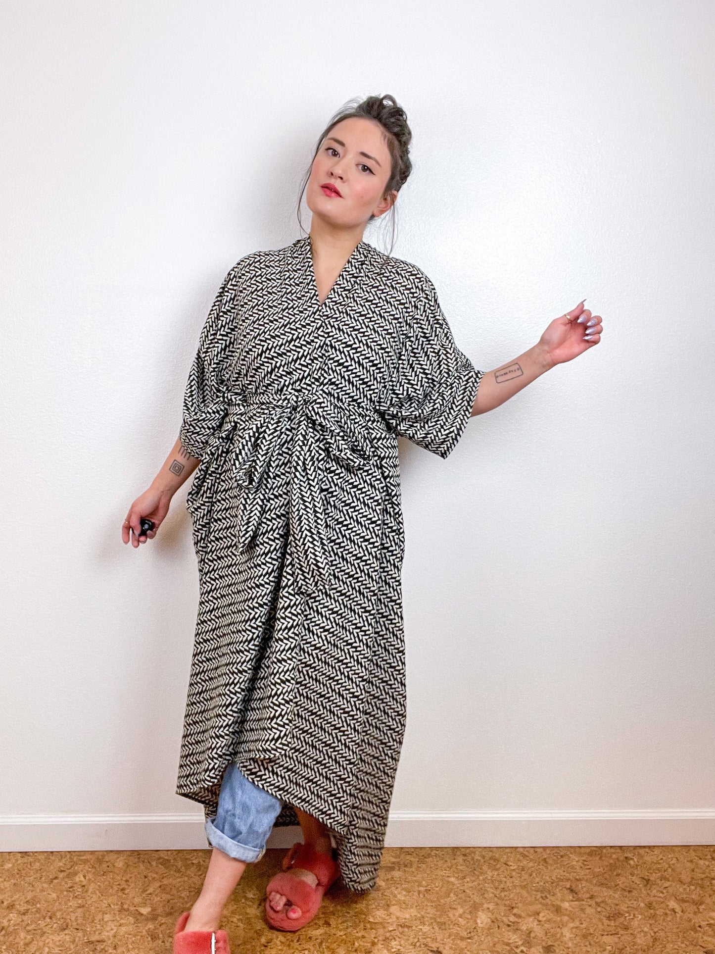 Print High Low Kimono Ivory Black V Rayon Challis