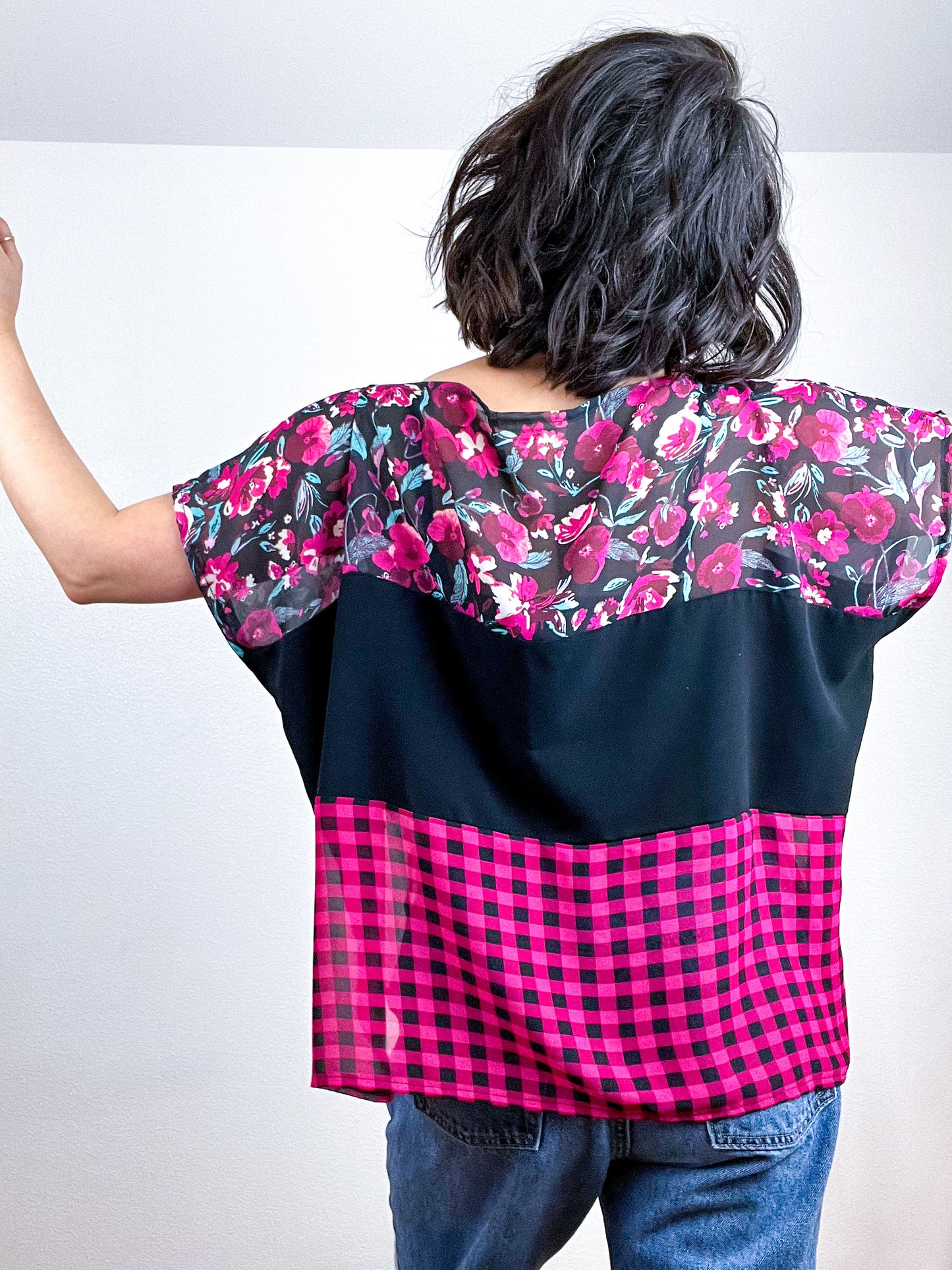 Scrappy Censor Crop Magenta Black Floral Checker