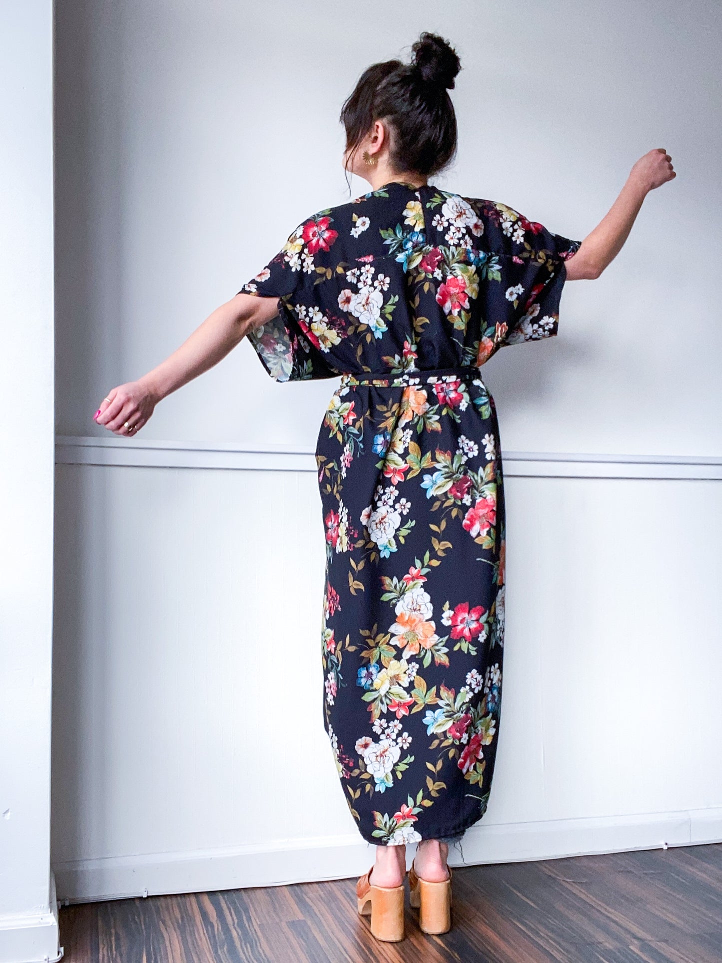 Print High Low Kimono Black Chrysanthemum Floral