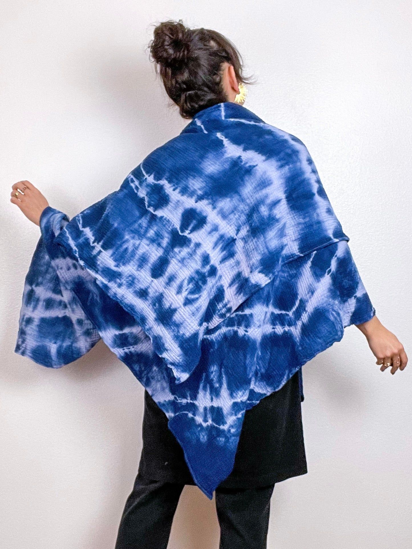 Hand-Dyed Double Gauze Blanket Scarf Indigo Lines