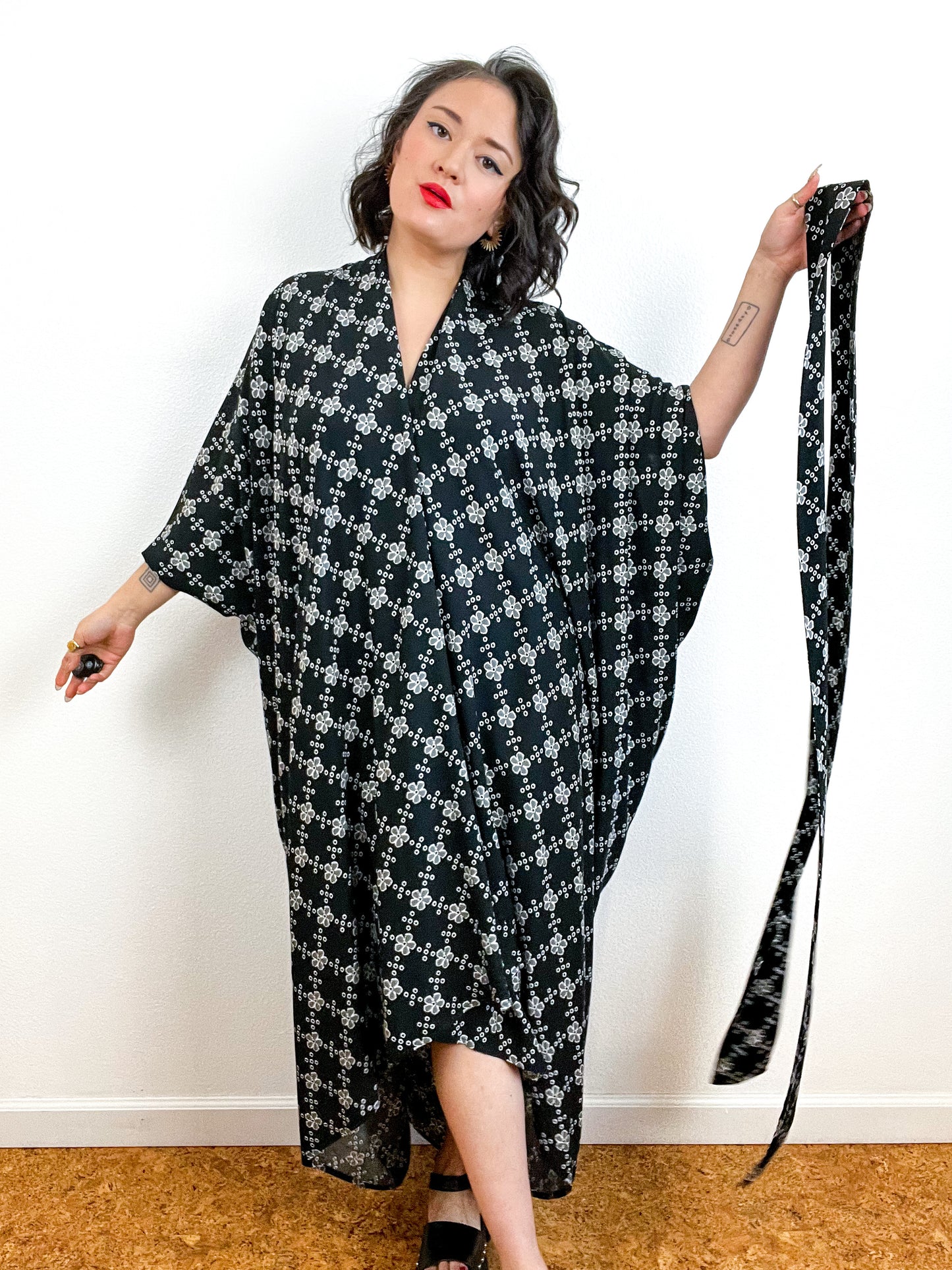 Print High Low Kimono Black Grey Eyelet Challis