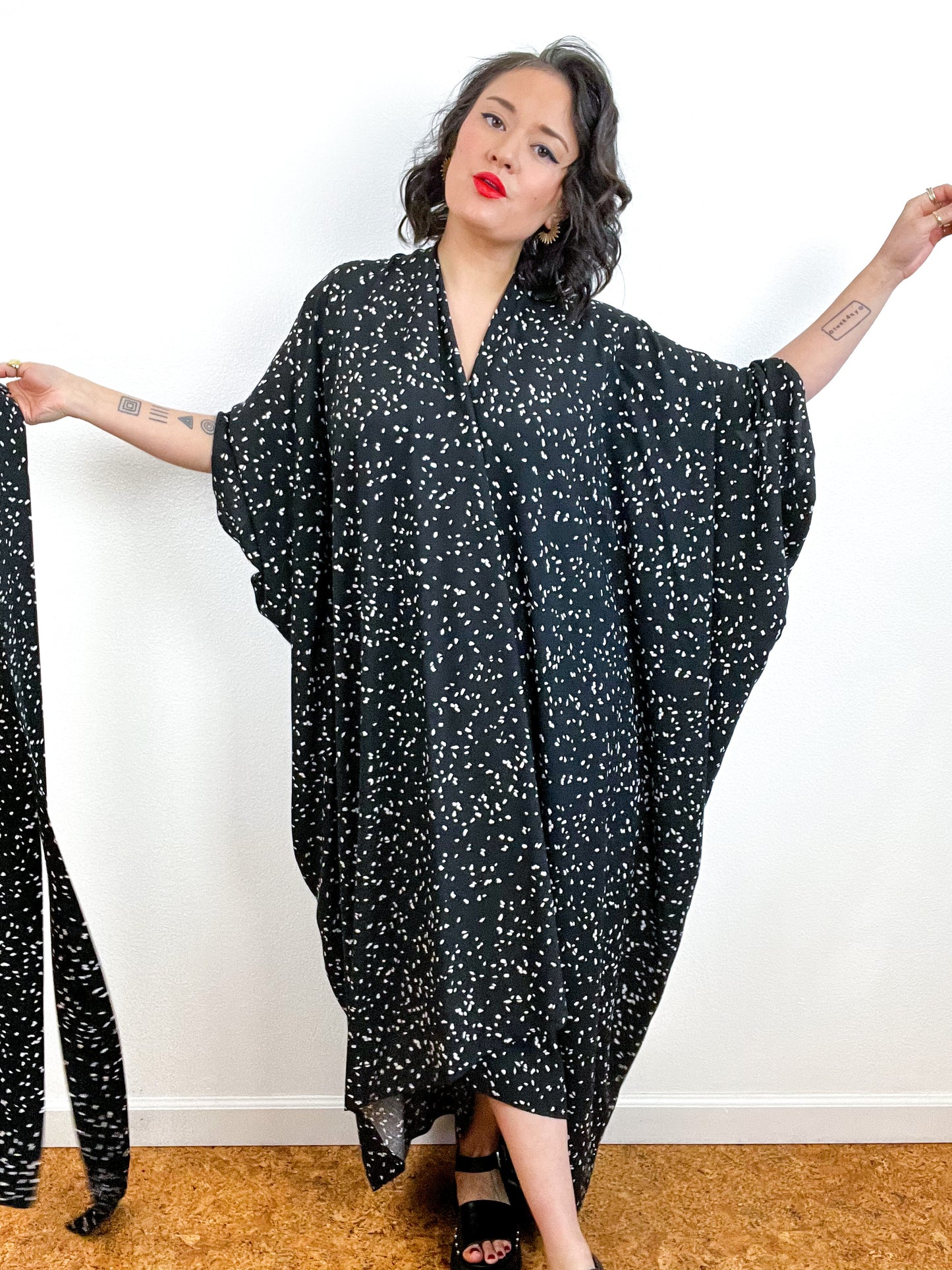 Print High Low Kimono Black Ivory Speckle Challis