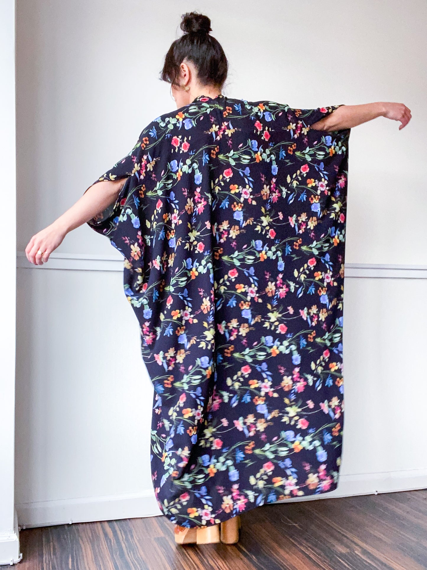 Print High Low Kimono Black Watercolor Floral
