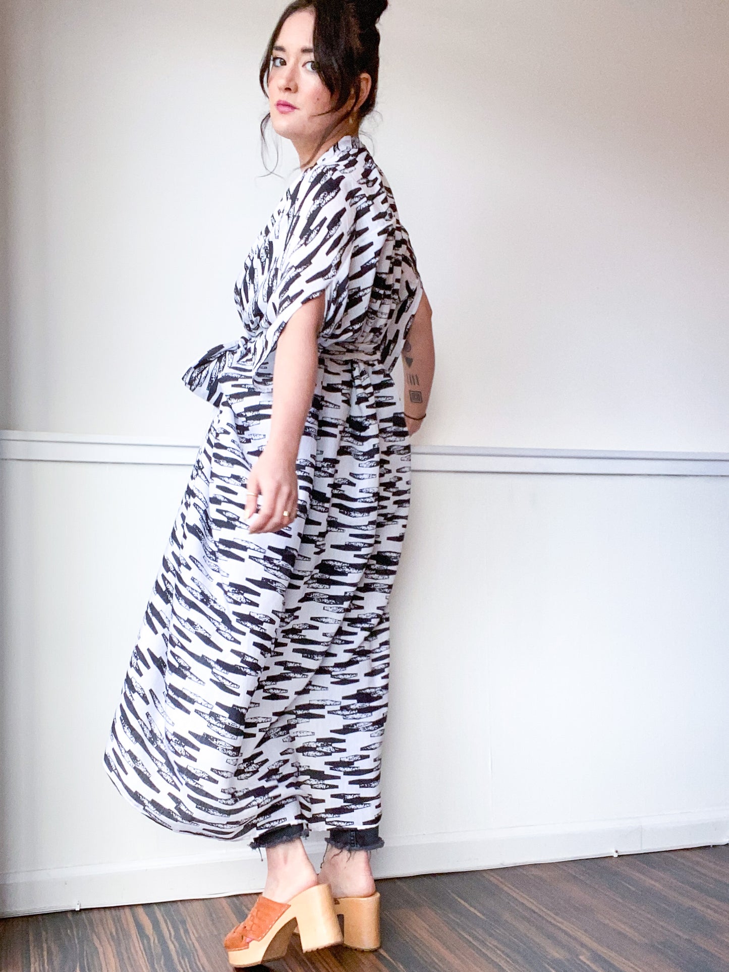 Print High Low Kimono Black White Lines