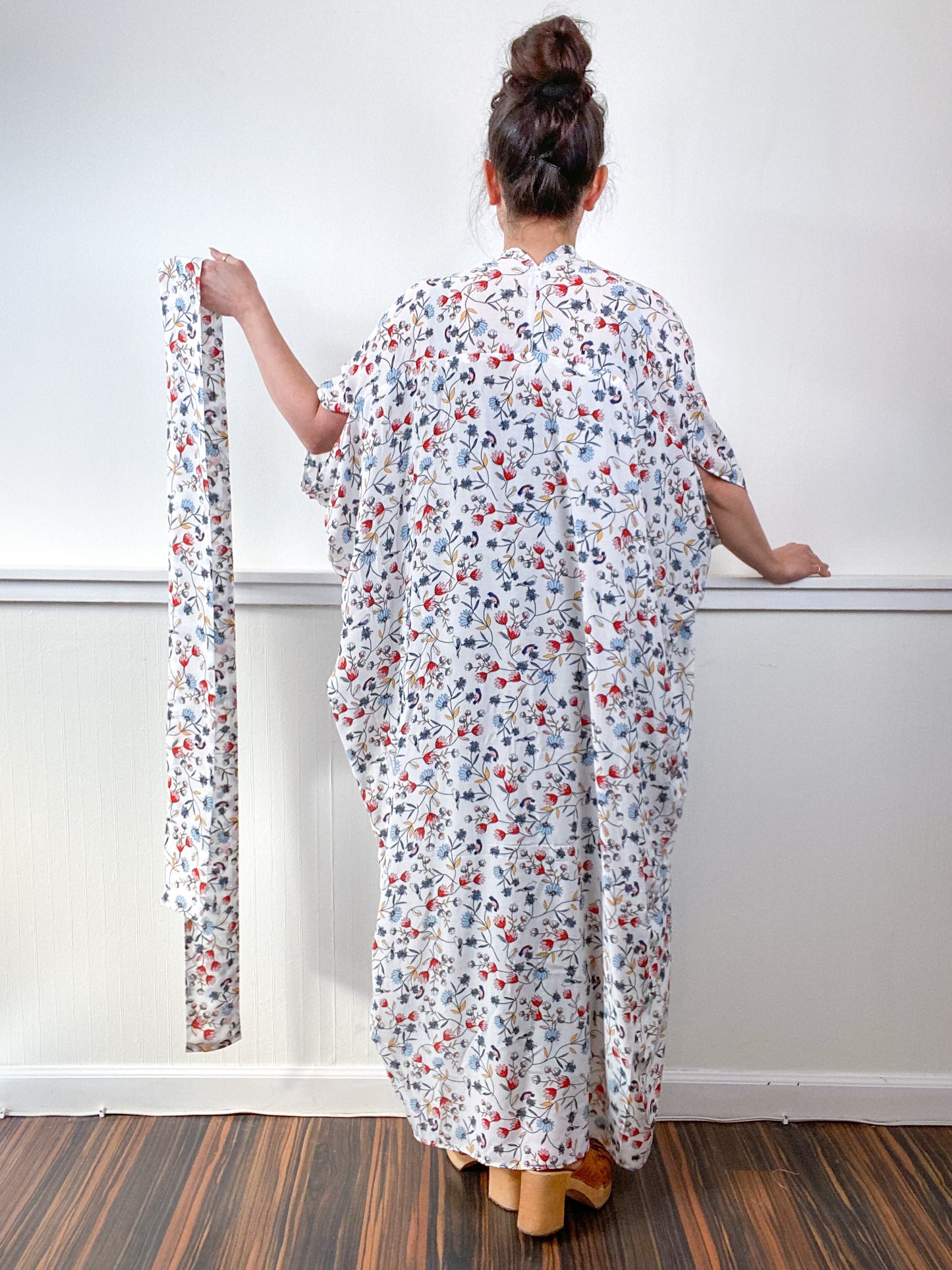 Print High Low Kimono White Red Blue Daisies Challis