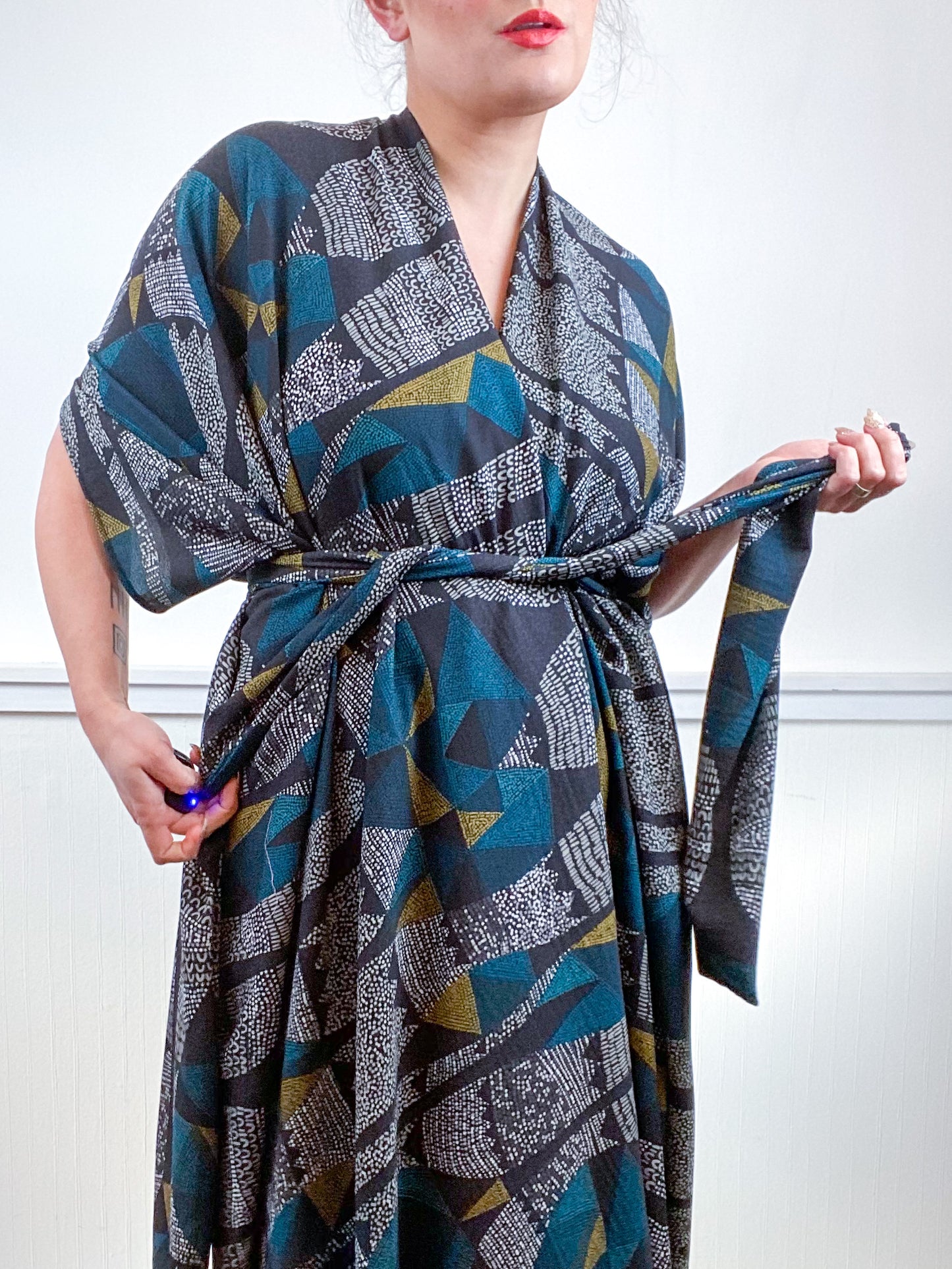 Print High Low Kimono Black White Green Graphic Crepe