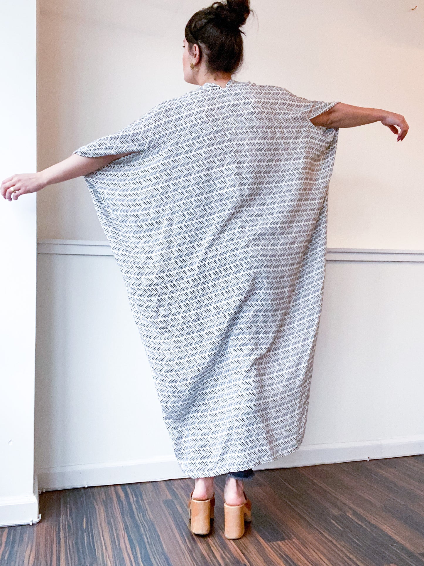 Print High Low Kimono White Black Herringbone