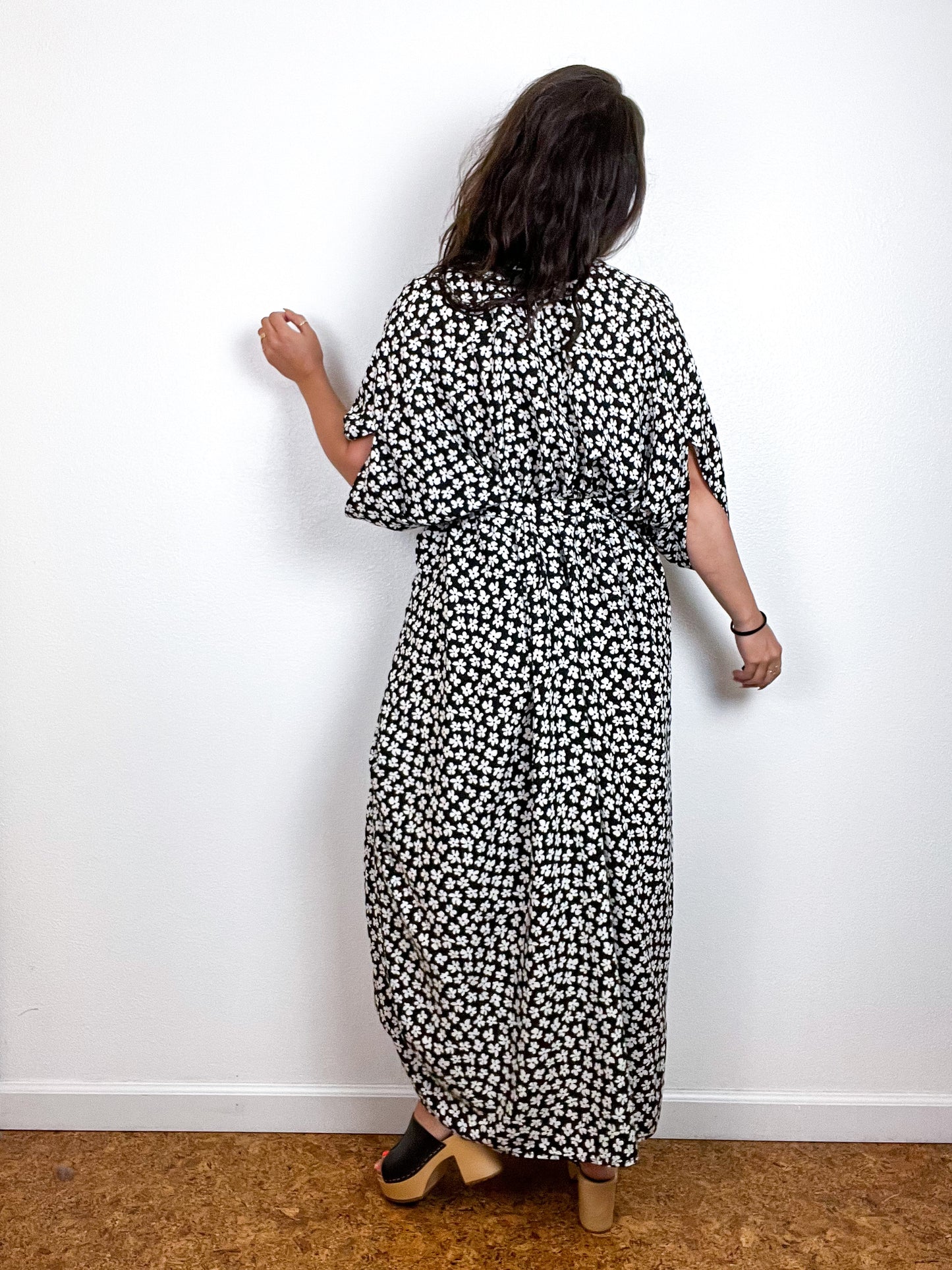 Print High Low Kimono White Black Daisies Challis