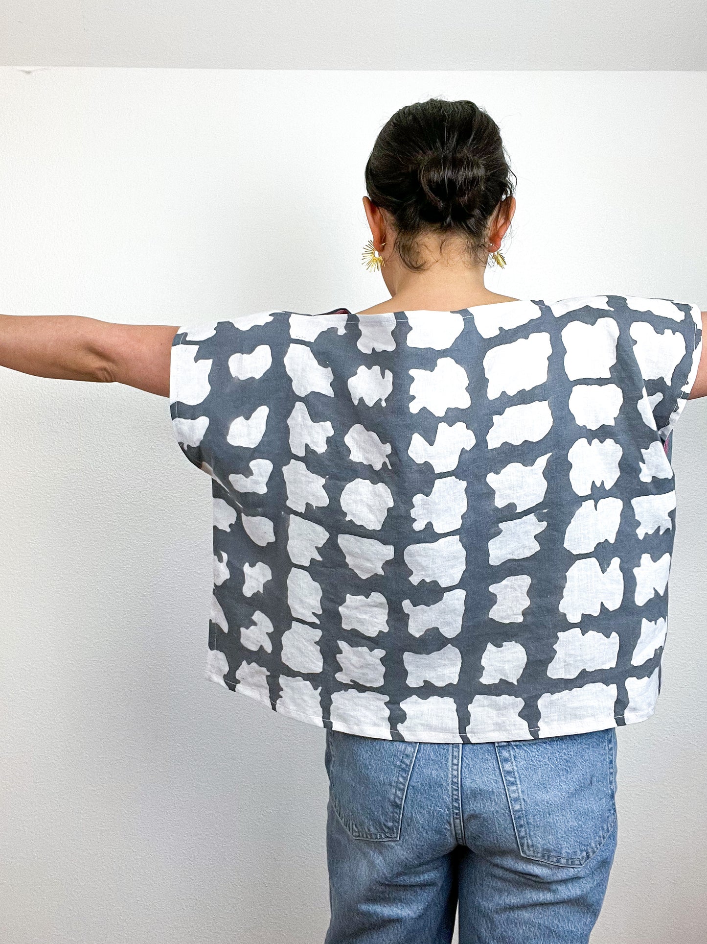 Hand-Dyed Flip Crop Linen Graphite
