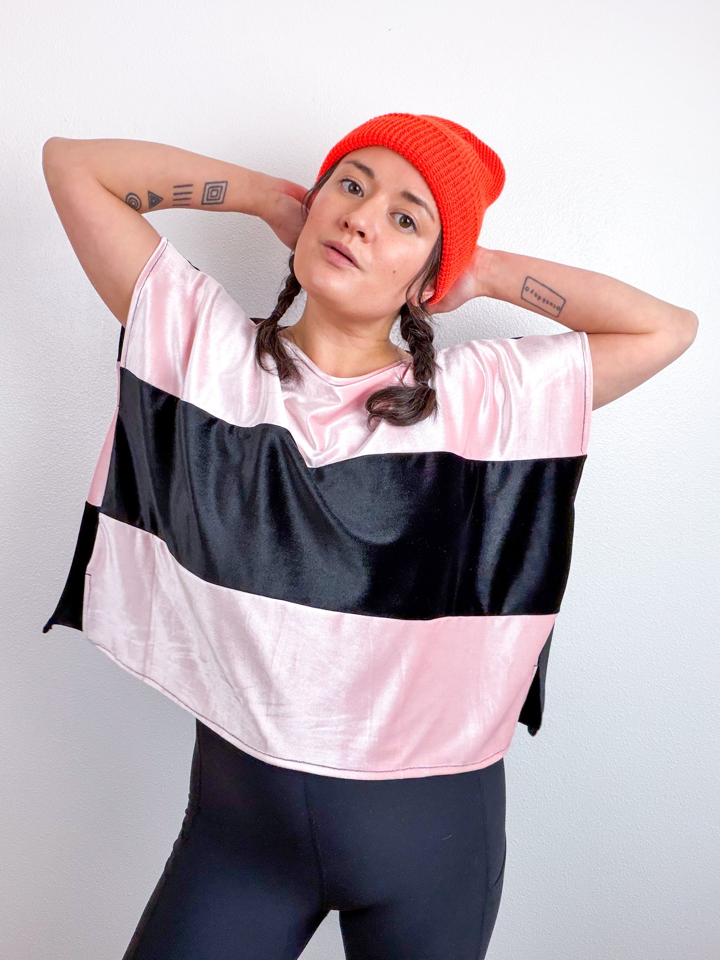 Velvet Flip Crop Black Baby Pink