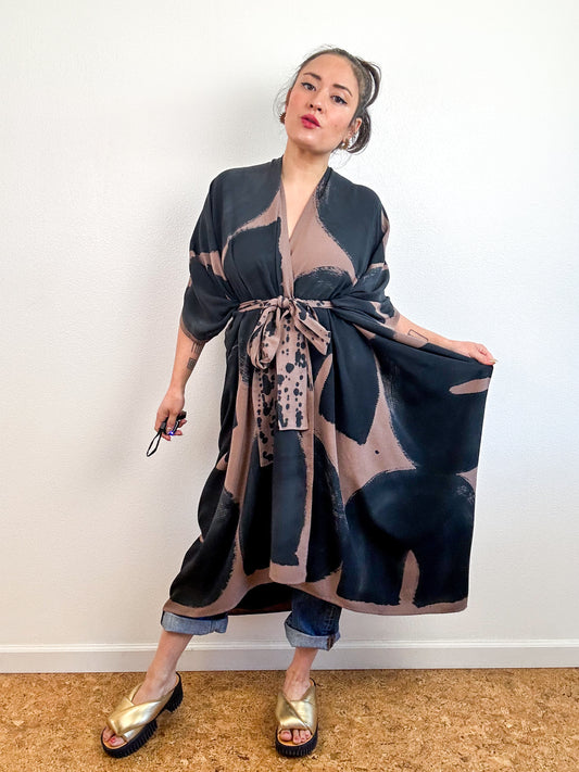 Hand-Dyed High Low Kimono Cocoa Black Arc