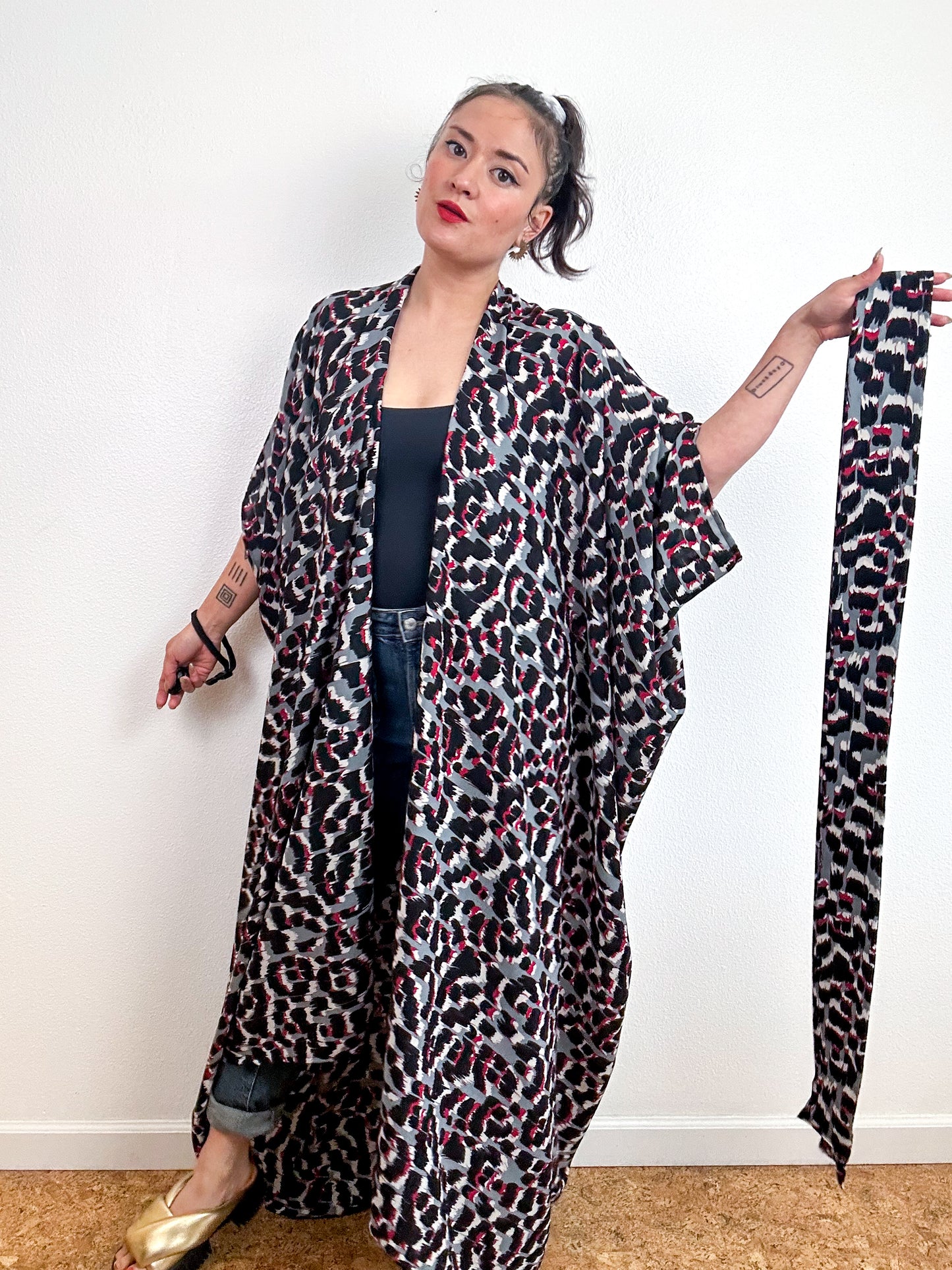 Print High Low Kimono Grey Red Abstract Georgette