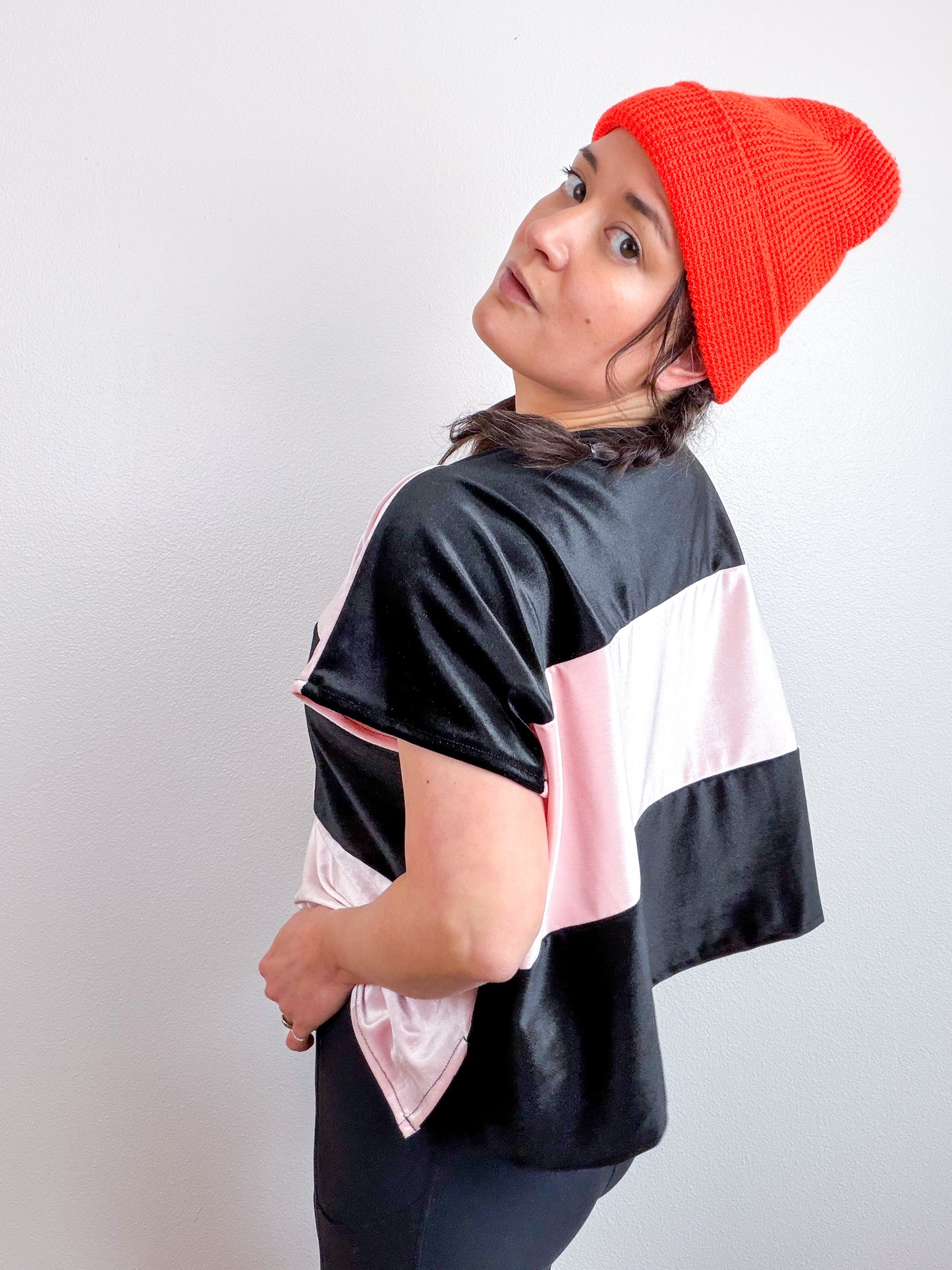 Velvet Flip Crop Black Baby Pink