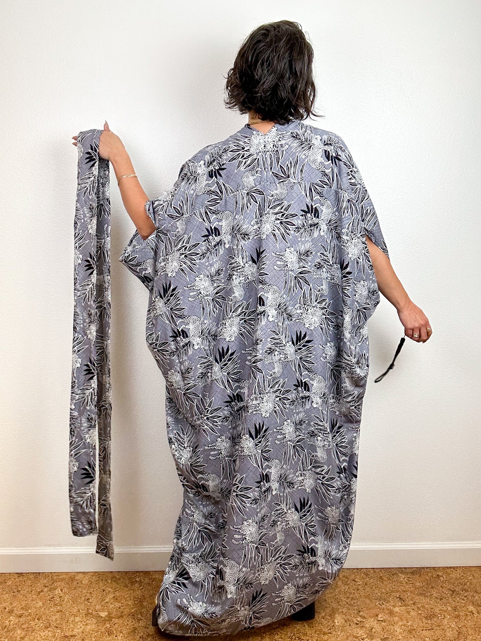 Print High Low Kimono Grey Jaguar Challis