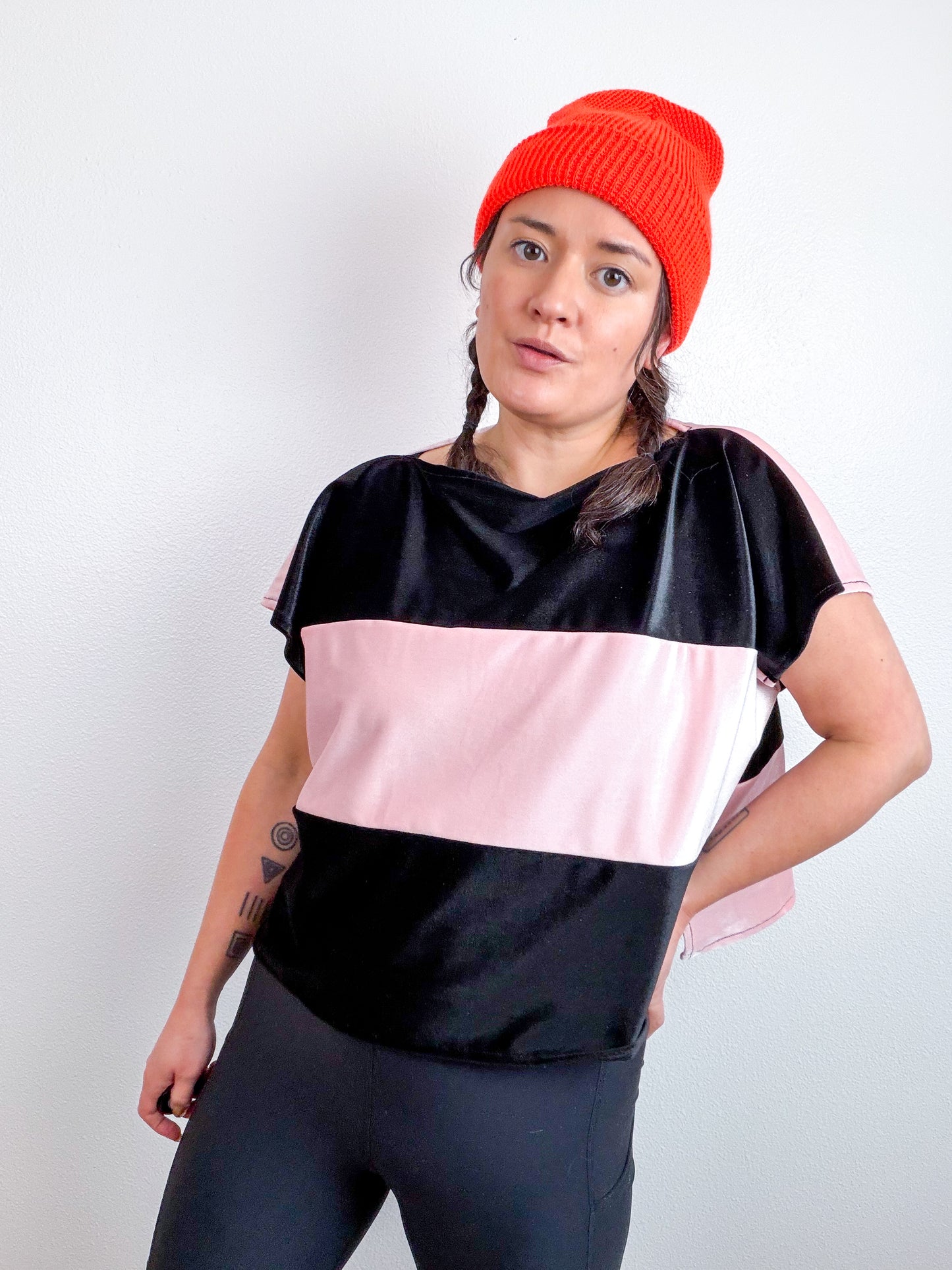 Velvet Flip Crop Black Baby Pink